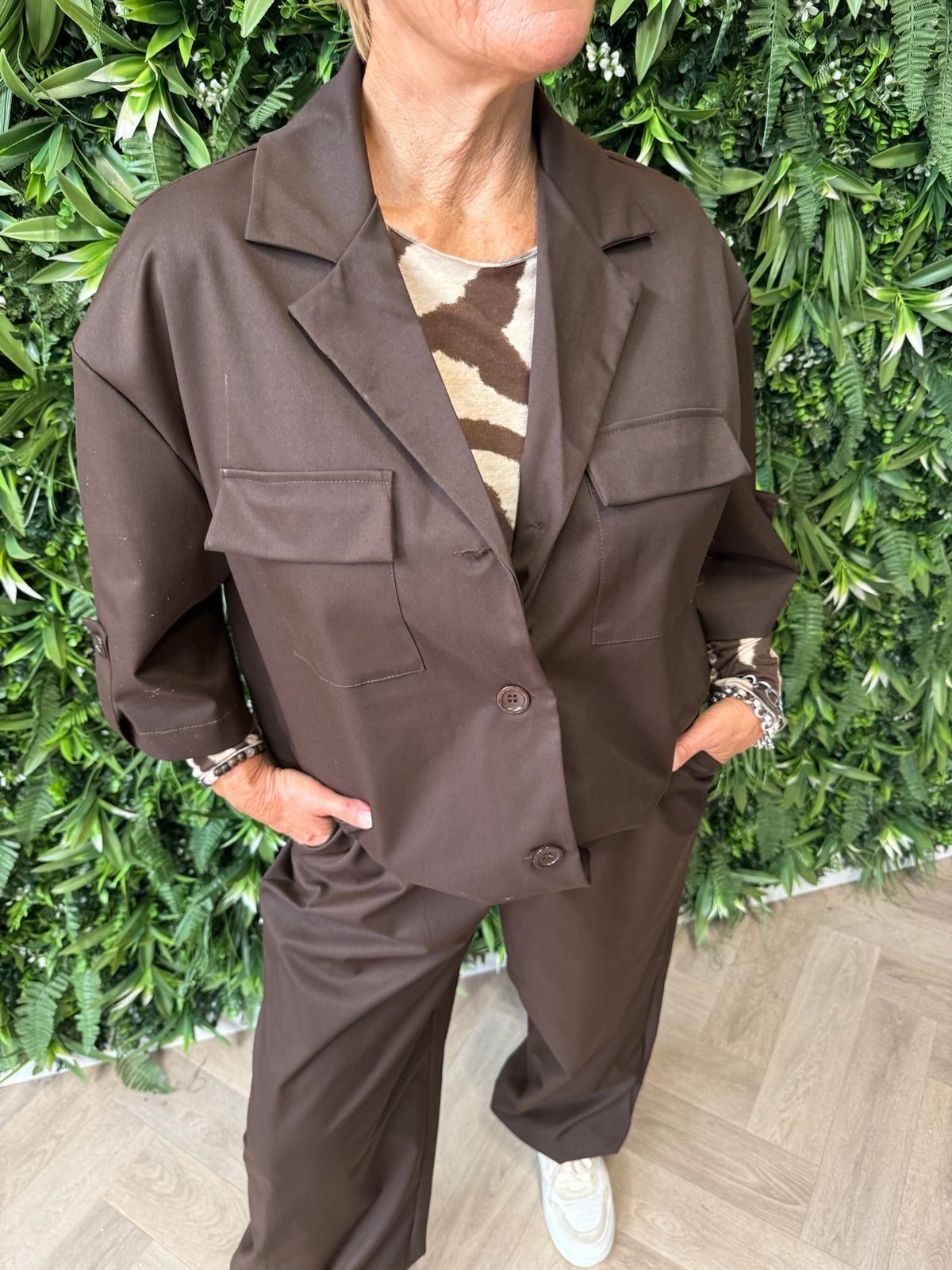 Tweedelig blazer set korte mouwen donkerbruin