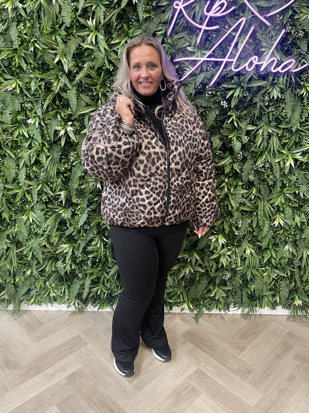 Puffer jas panterprint bruin