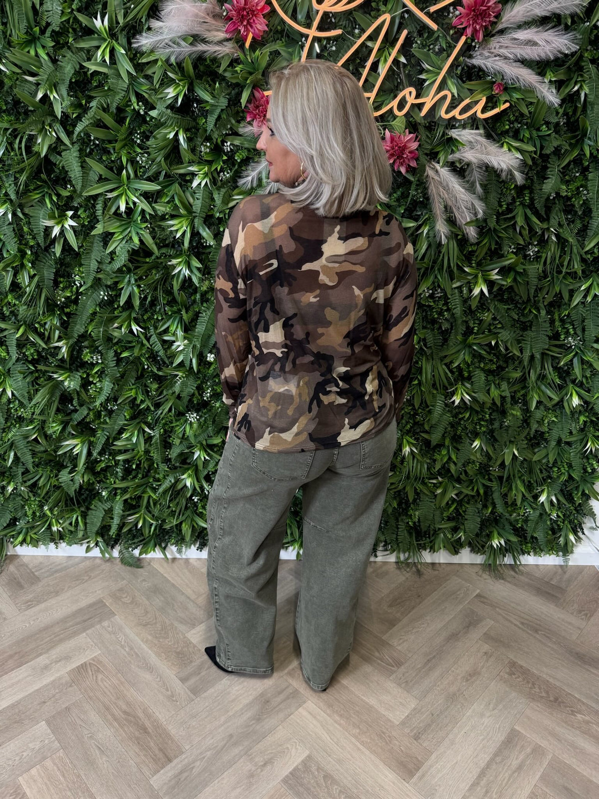 Mesh top army met col donkerbruin