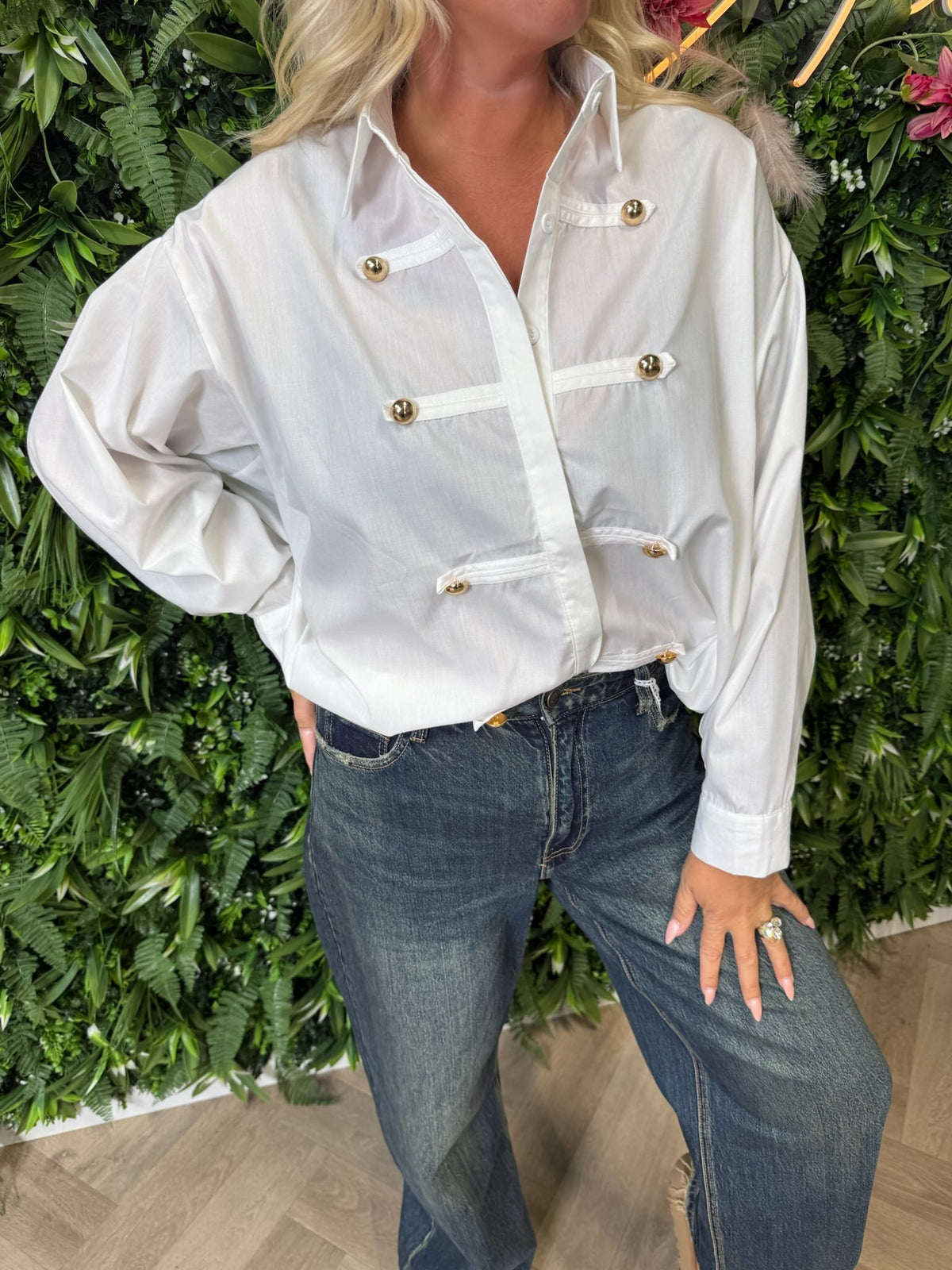 Blouse met sierknopen wit