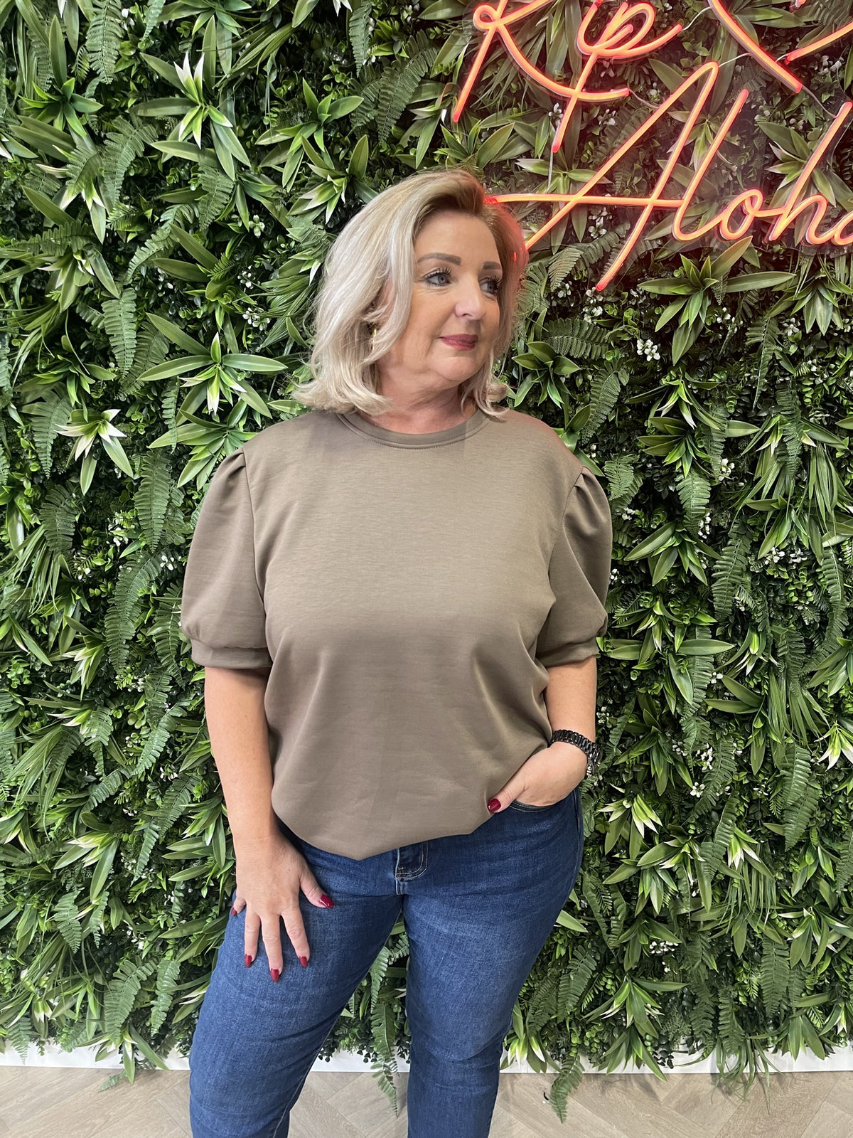 Sweater korte pofmouwen taupe