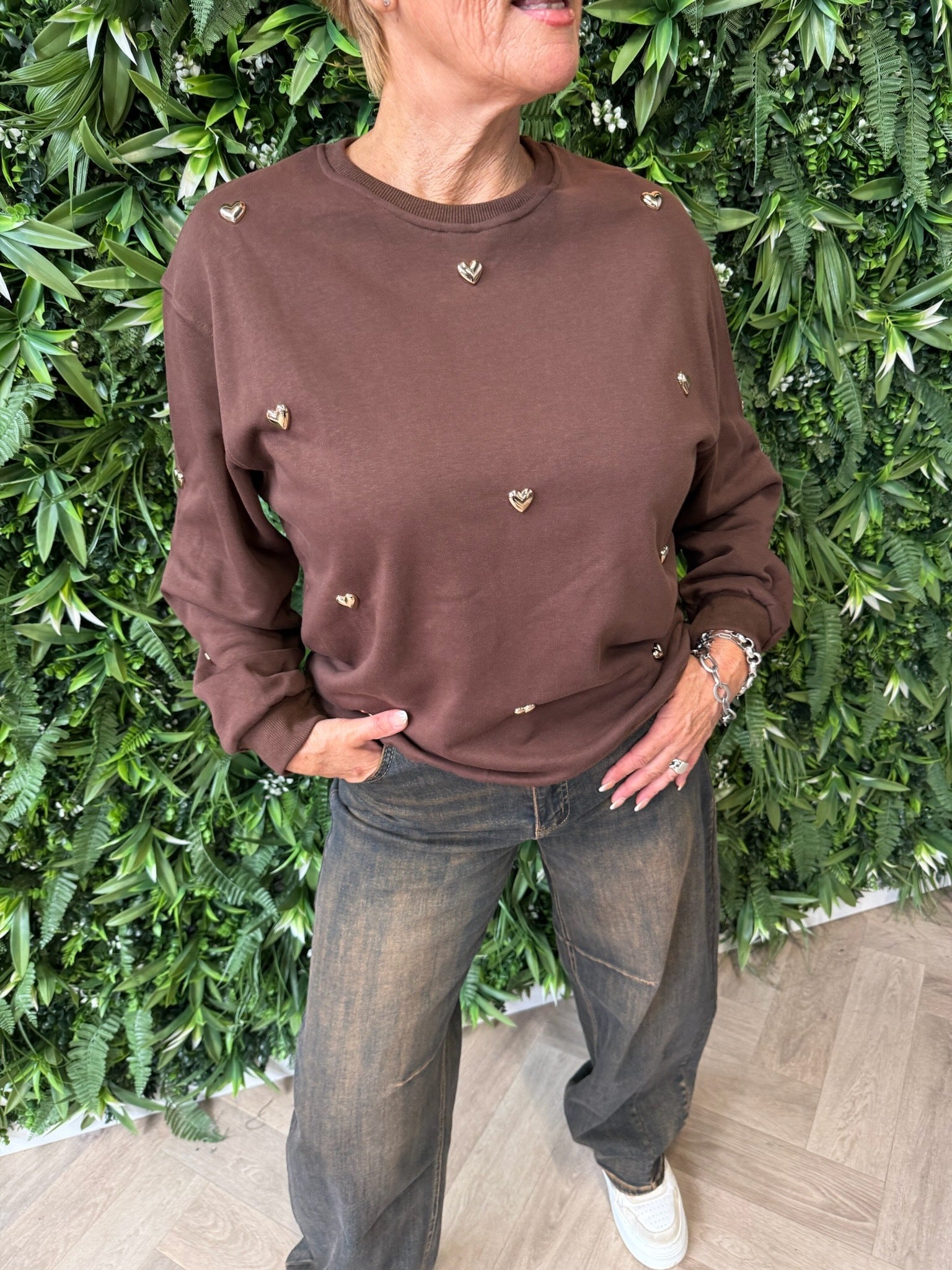 Sweater met hartjes donkerbruin