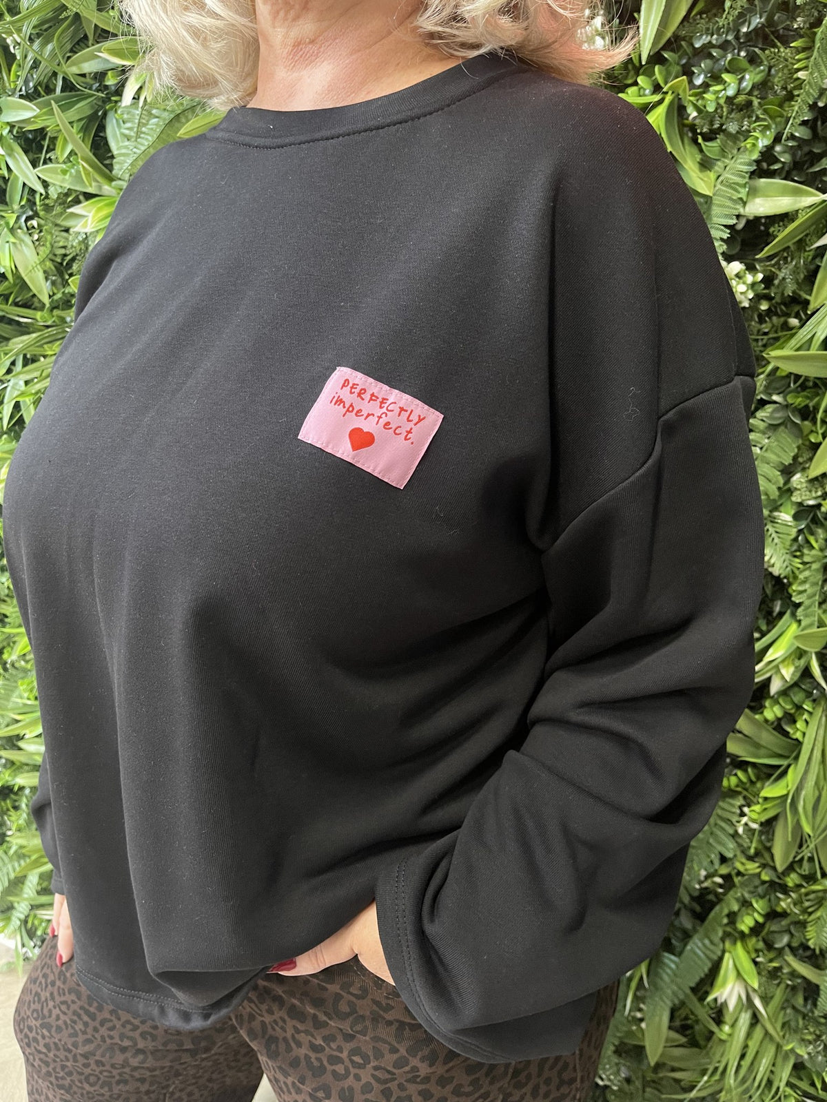 Sweater wijde mouwen applicatie uni zwart