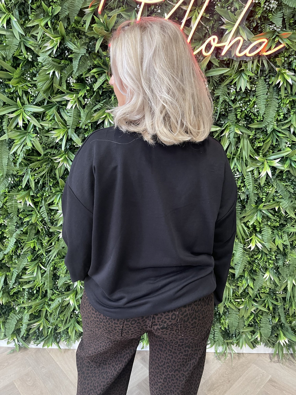 Sweater wijde mouwen applicatie uni zwart