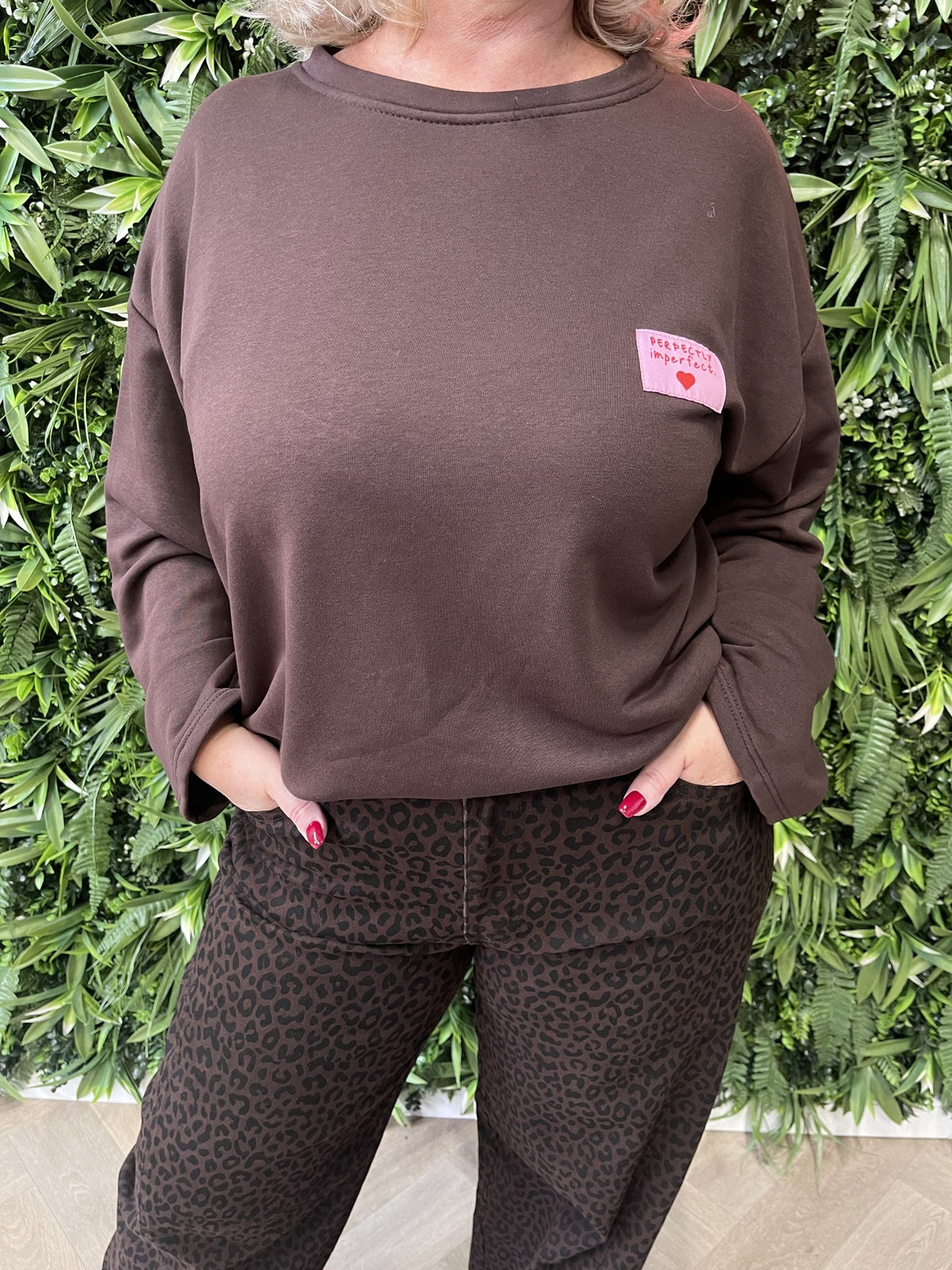 Sweater wijde mouwen applicatie uni donkerbruin