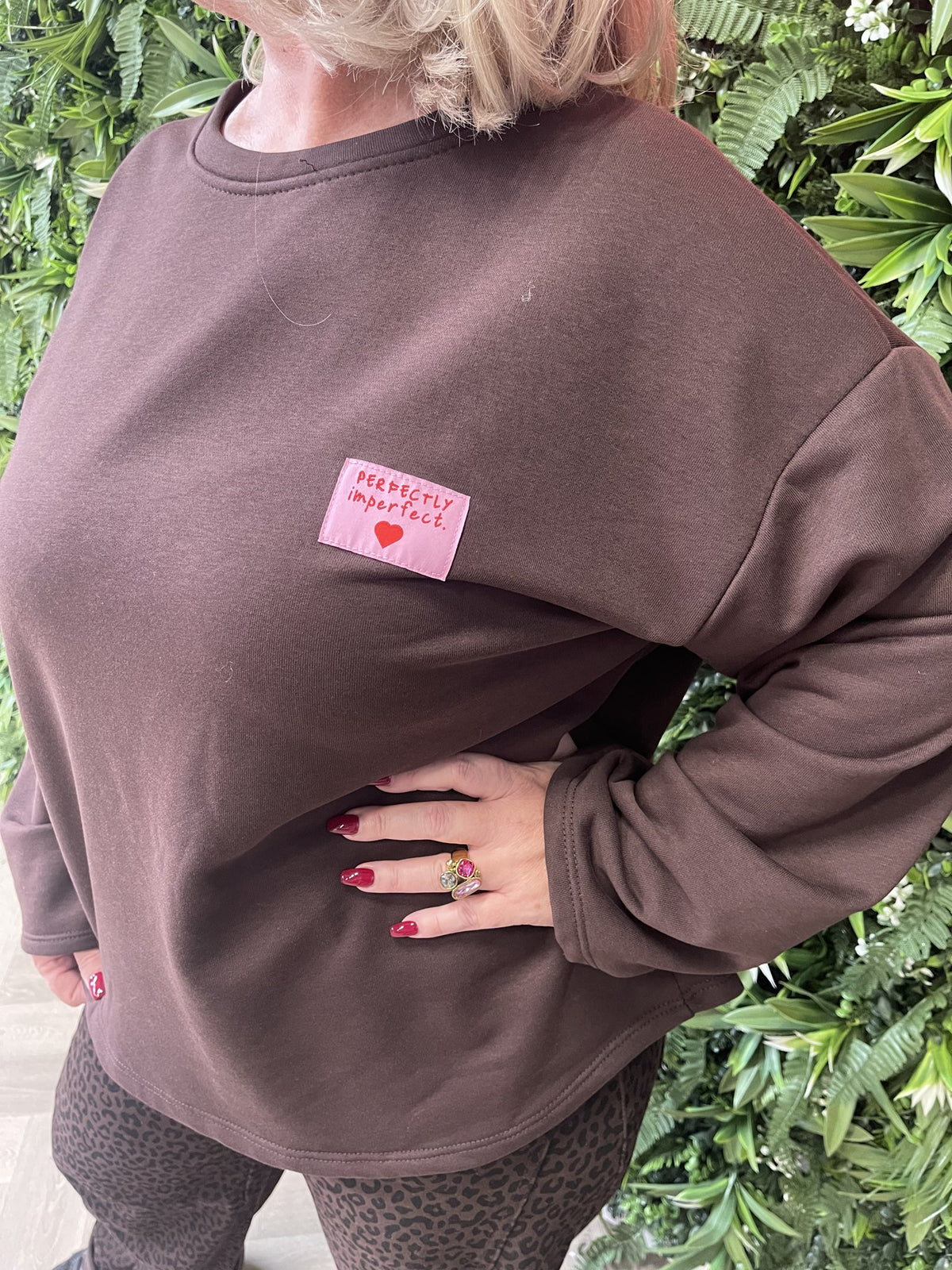 Sweater wijde mouwen applicatie uni donkerbruin