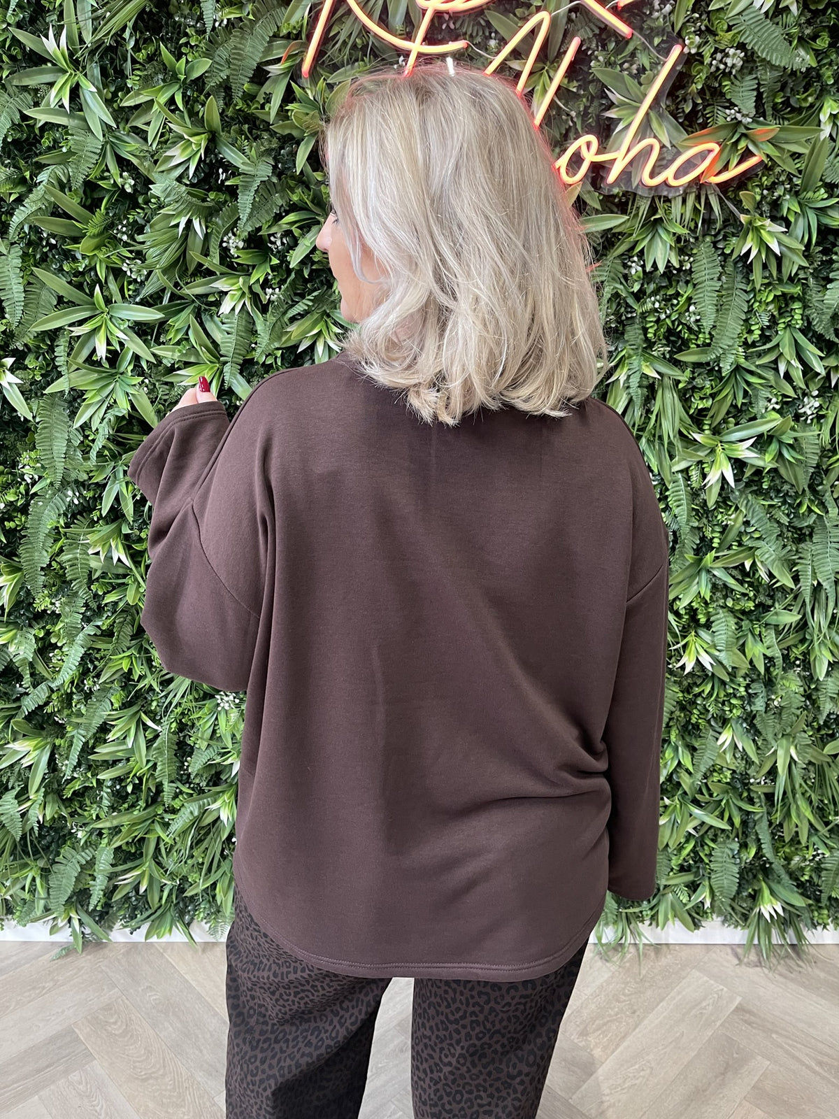 Sweater wijde mouwen applicatie uni donkerbruin