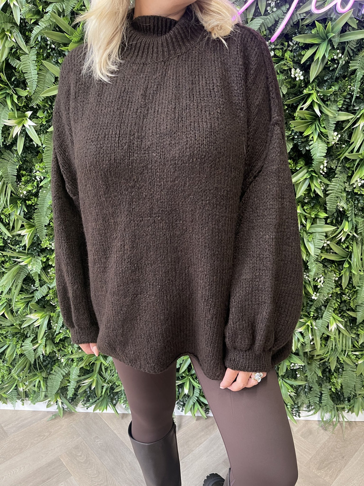 Gebreide trui turtle neck pofmouwen donkerbruin