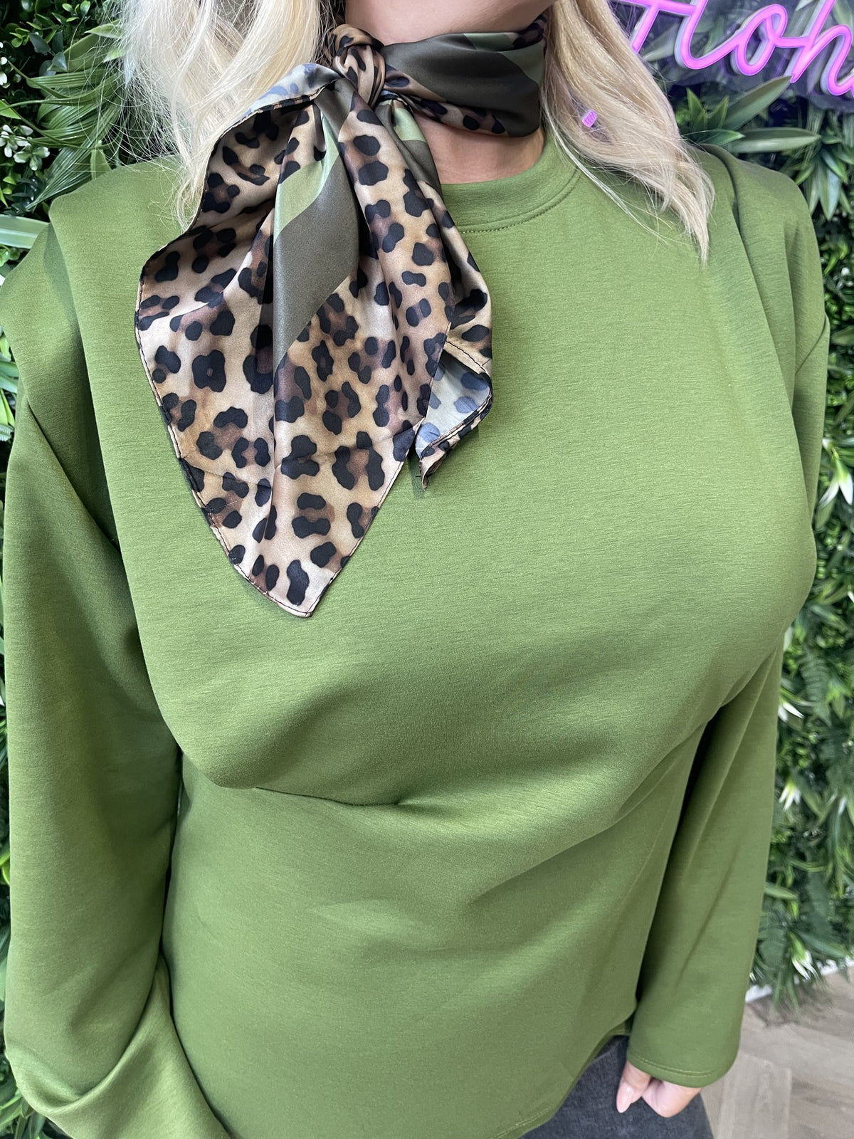 Sweater getailleerd detail uni groen