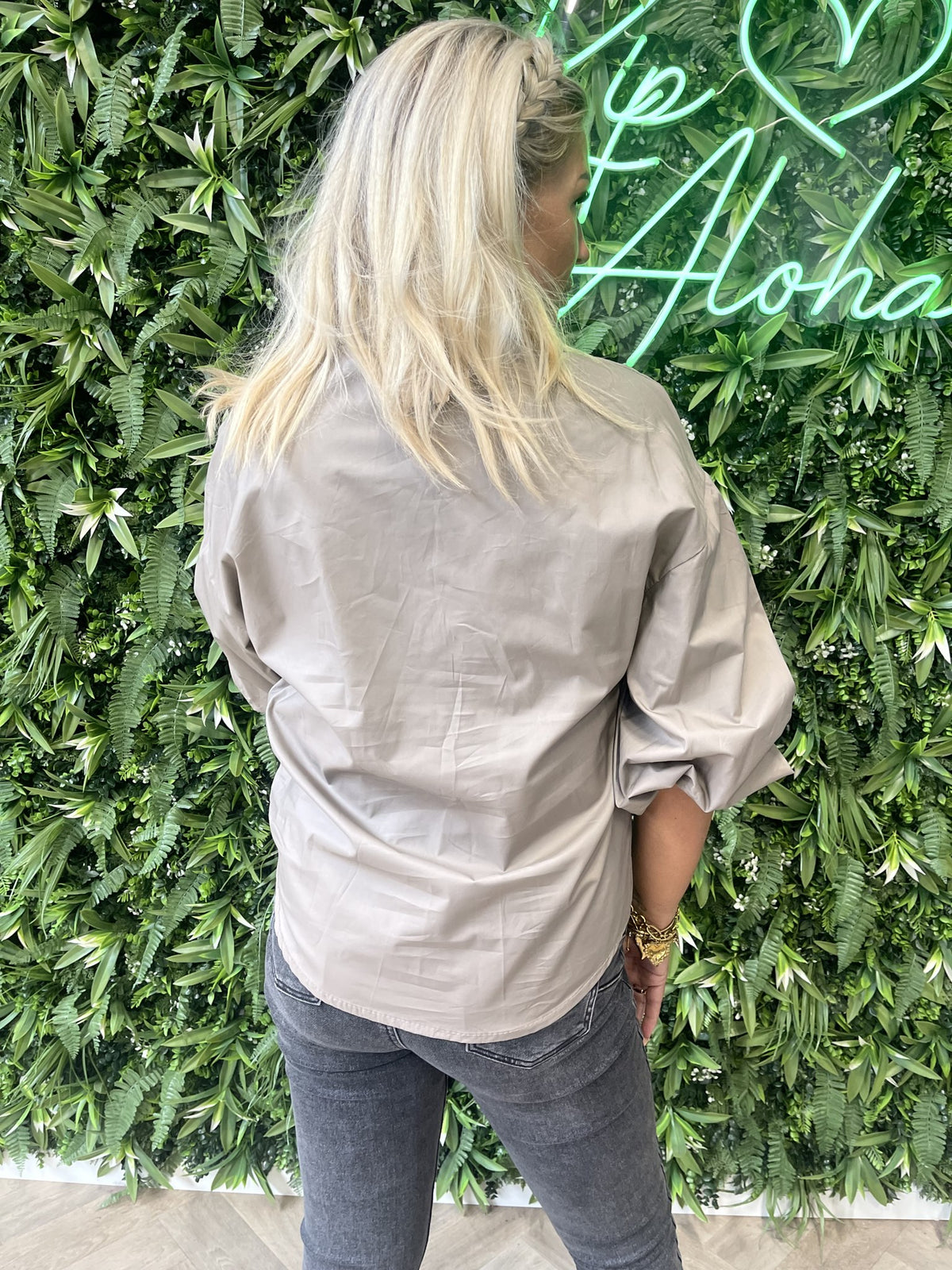 Korte blouse v-hals uni taupe