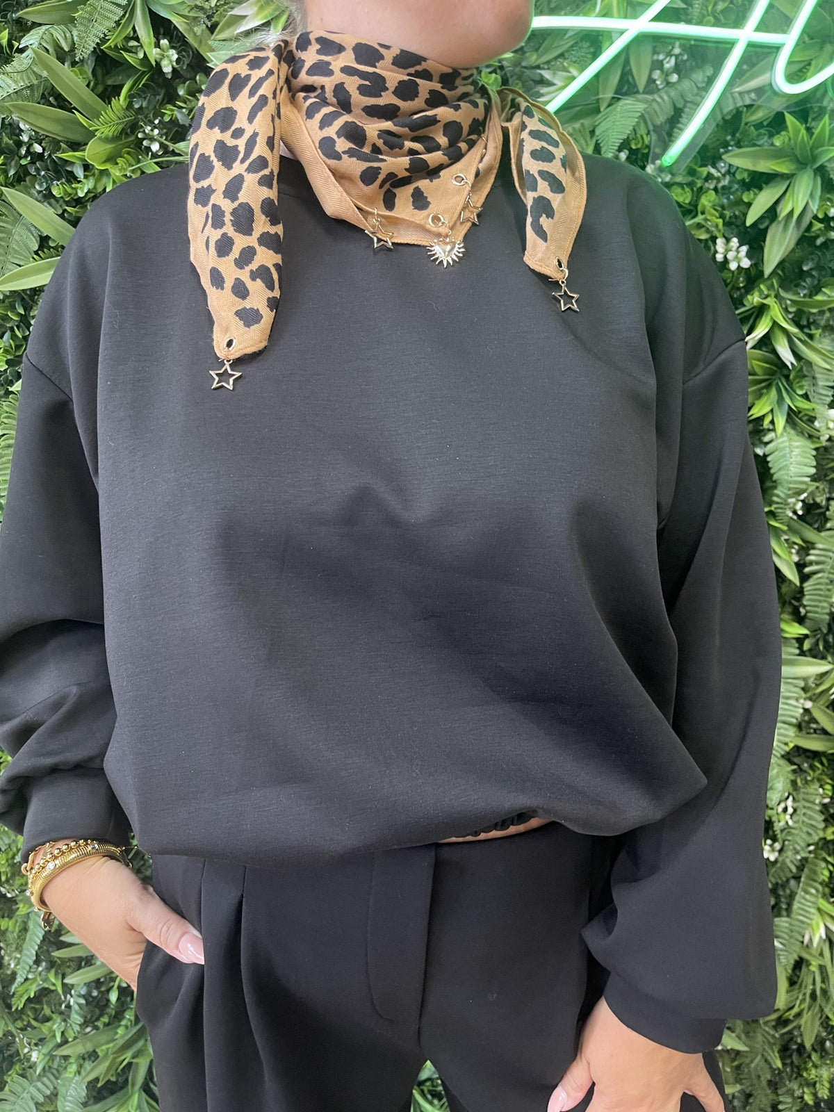 Tweedelig cropped pak zwart