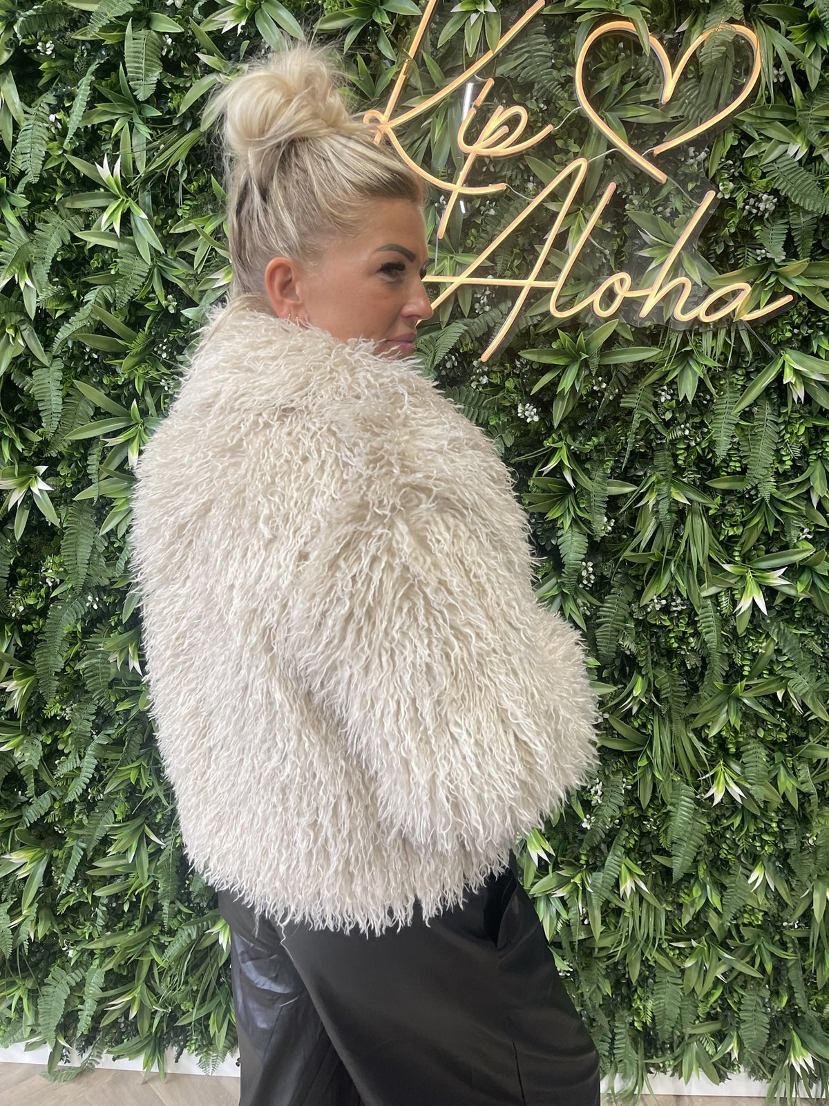 Korte fluffy jas beige