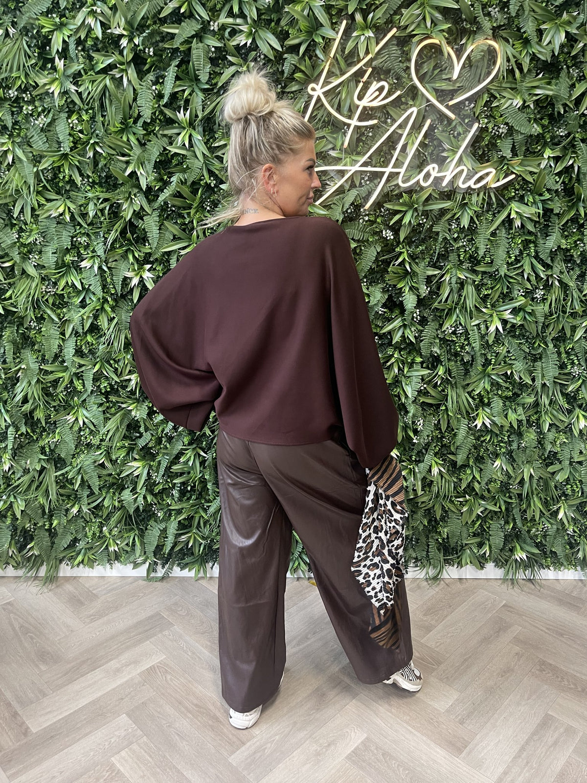 Vleermuis sweater donkerbruin