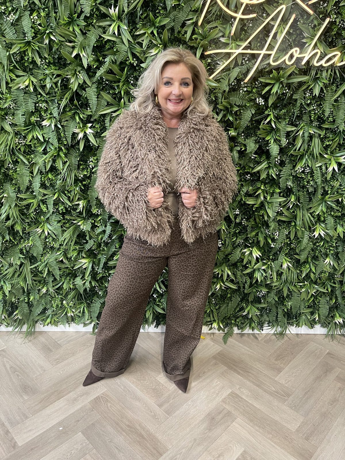 Korte fluffy jas taupe
