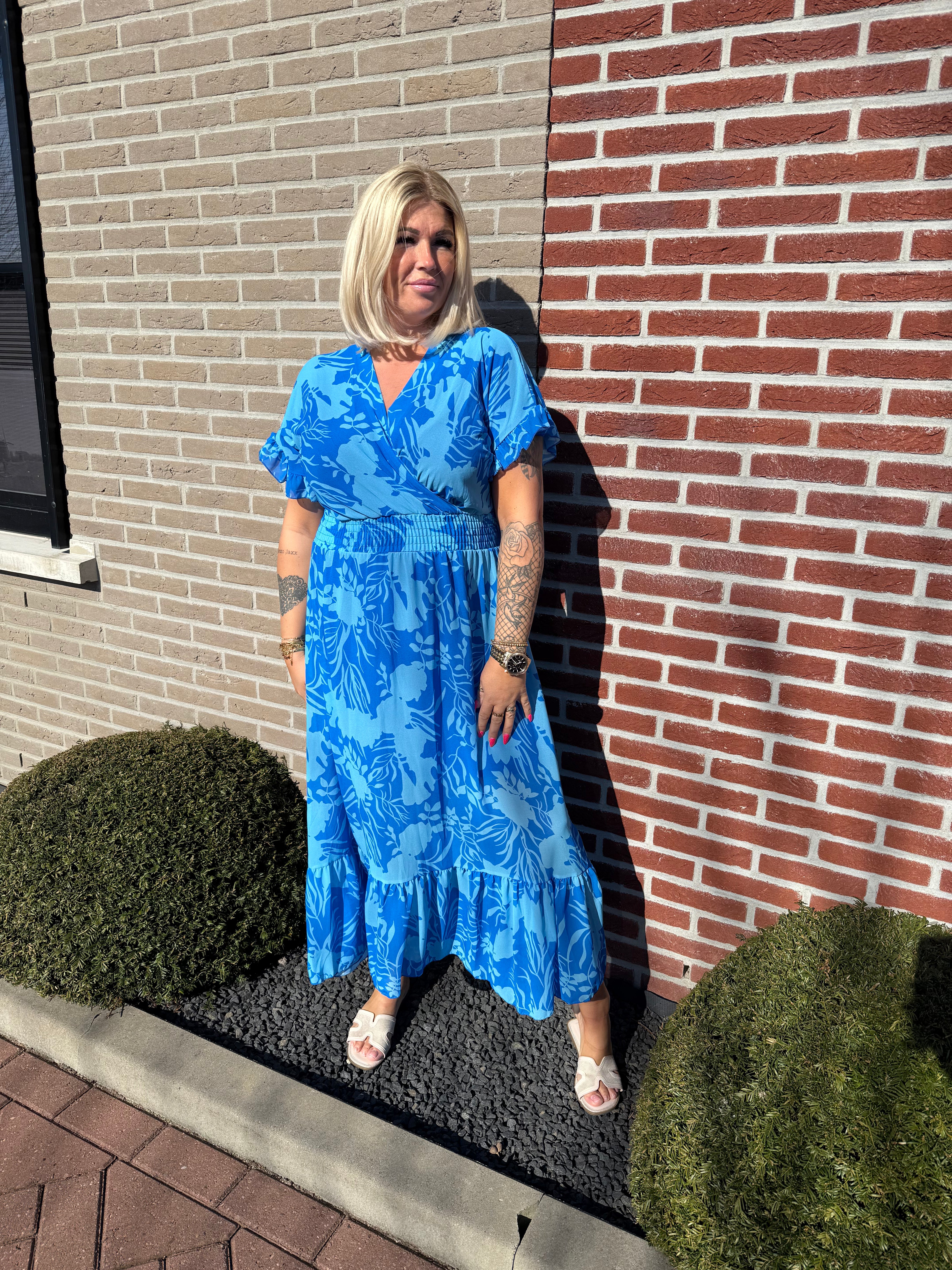 Maxi jurk roezels bloemen lichtblauw/blauw