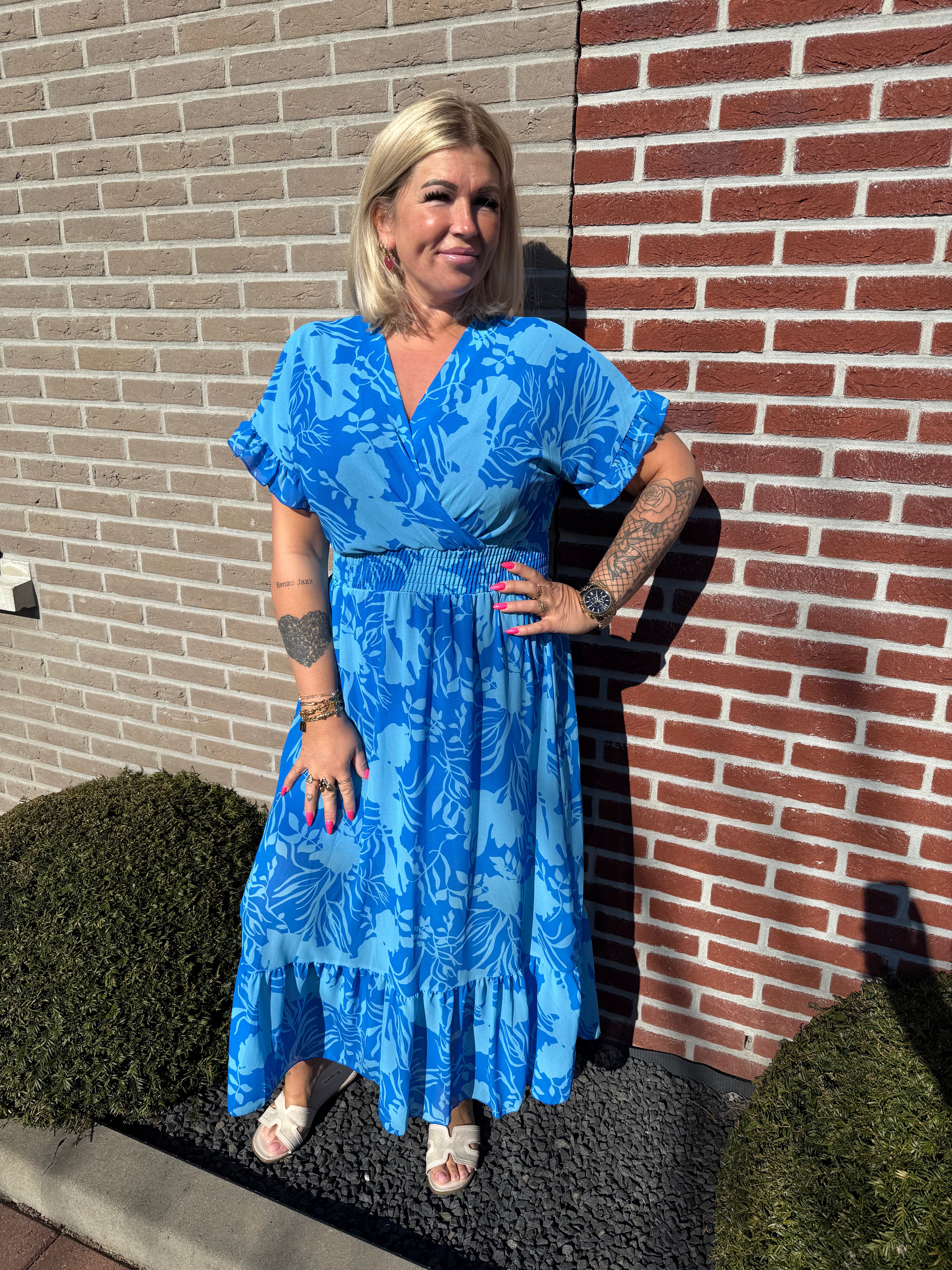 Maxi jurk roezels bloemen lichtblauw/blauw