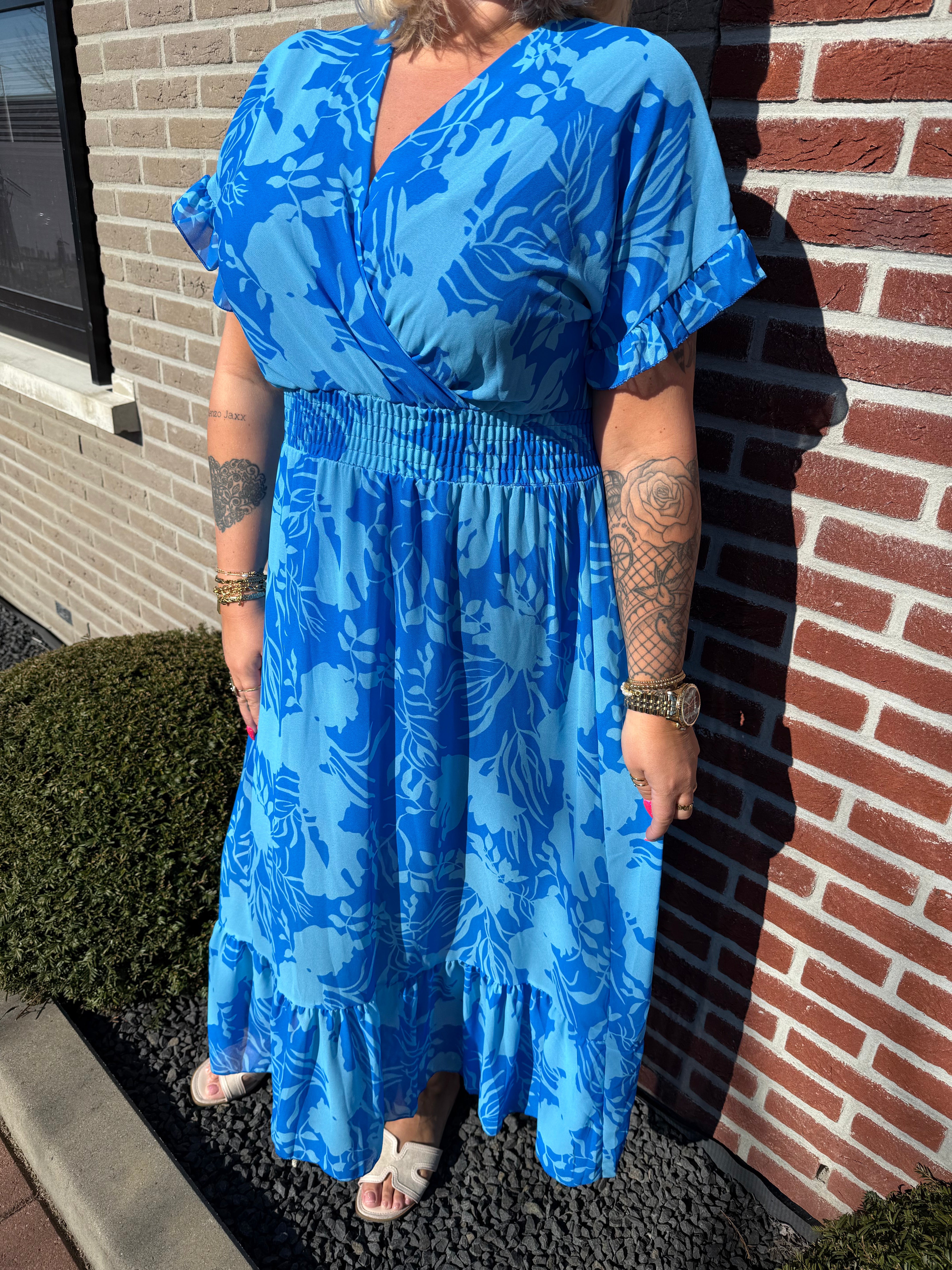Maxi jurk roezels bloemen lichtblauw/blauw