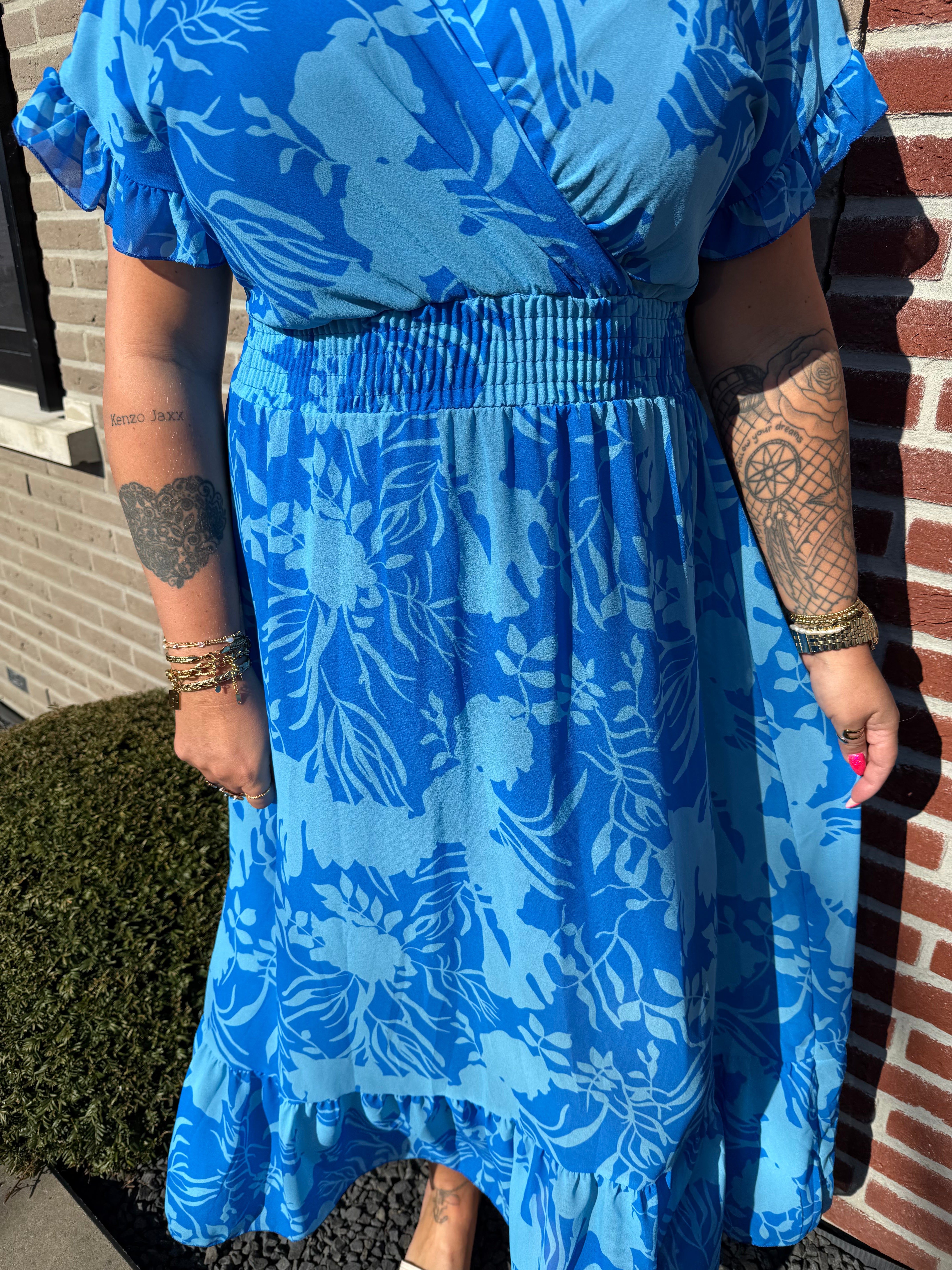 Maxi jurk roezels bloemen lichtblauw/blauw
