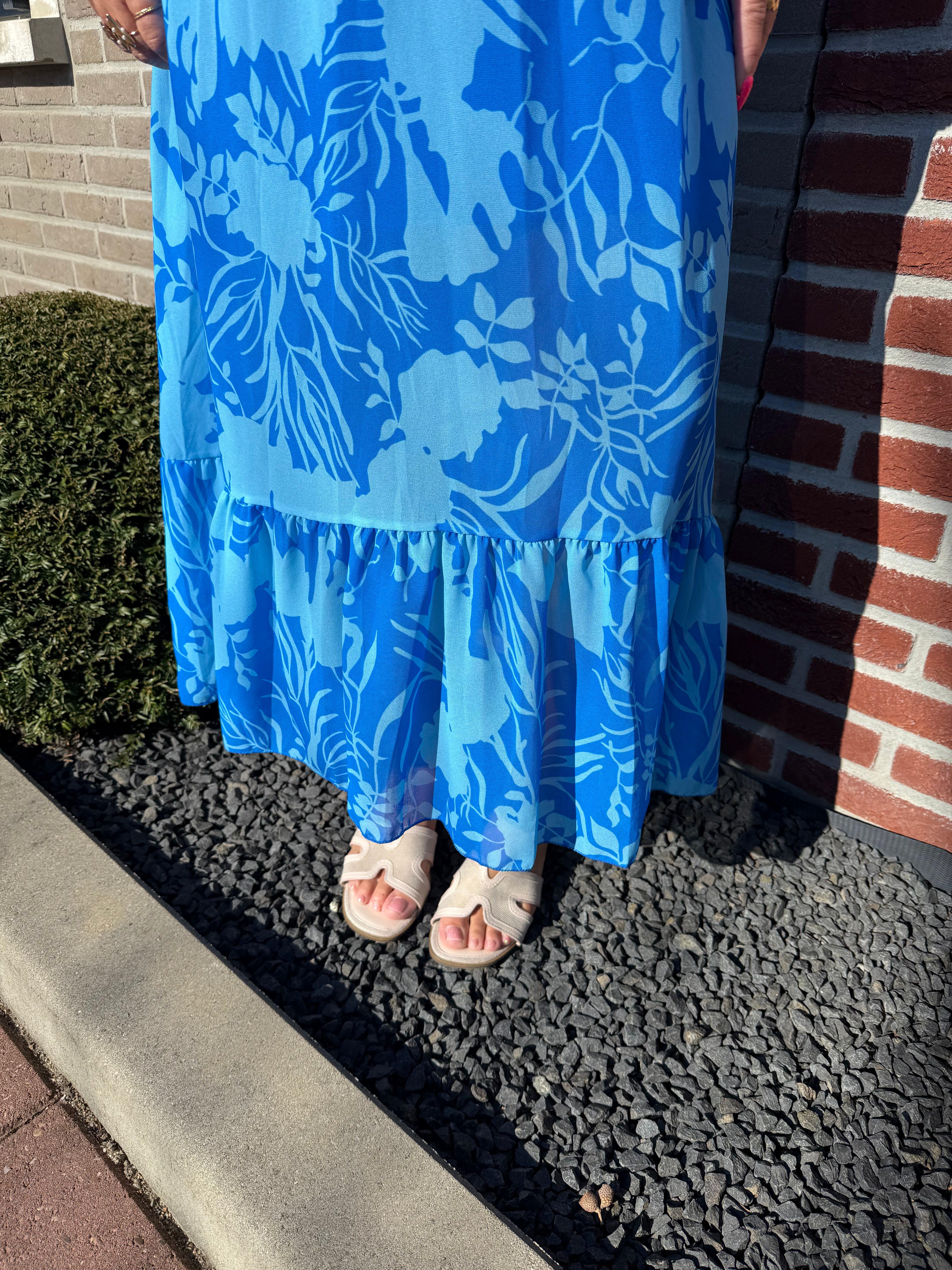 Maxi jurk roezels bloemen lichtblauw/blauw