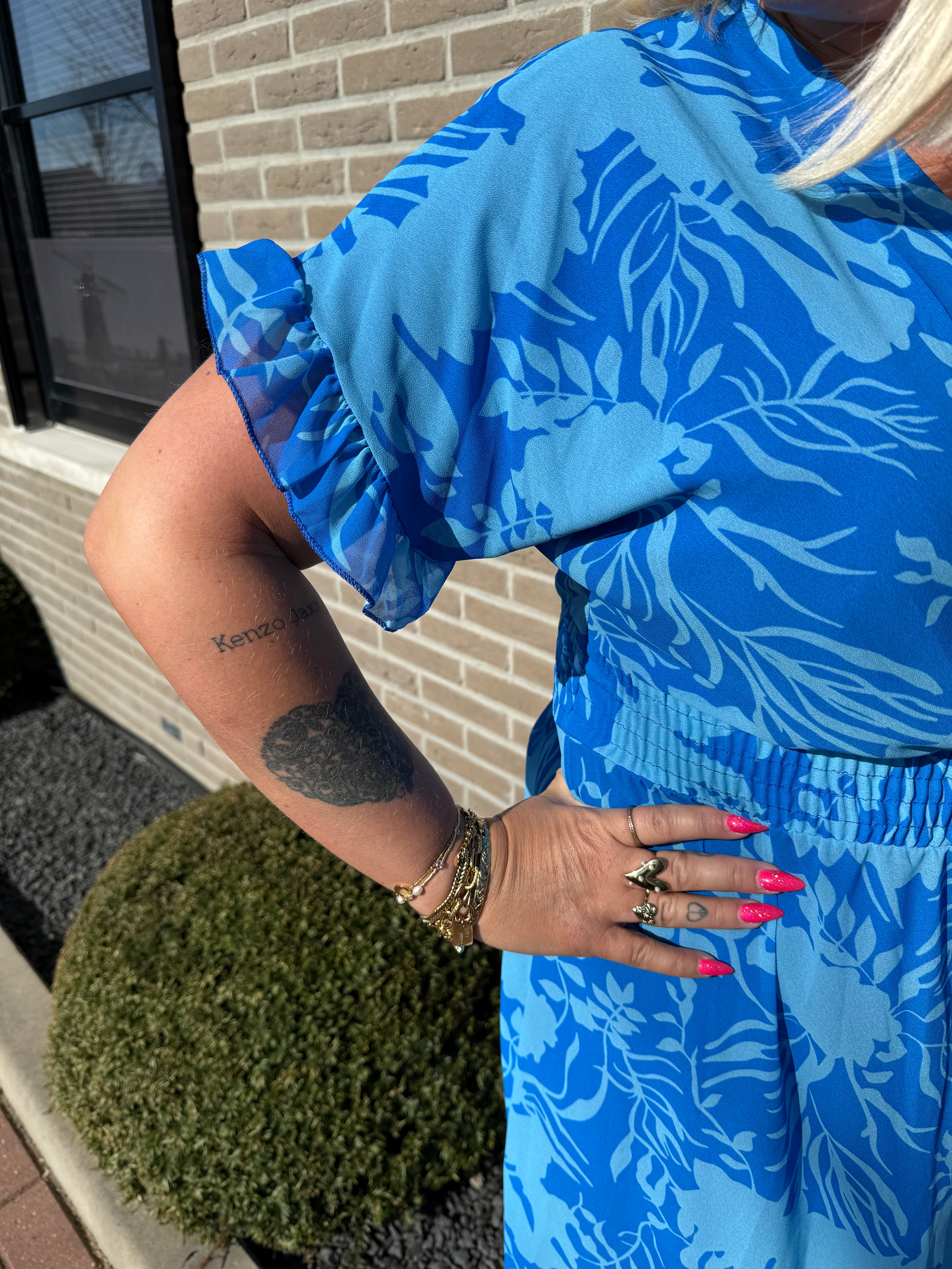 Maxi jurk roezels bloemen lichtblauw/blauw