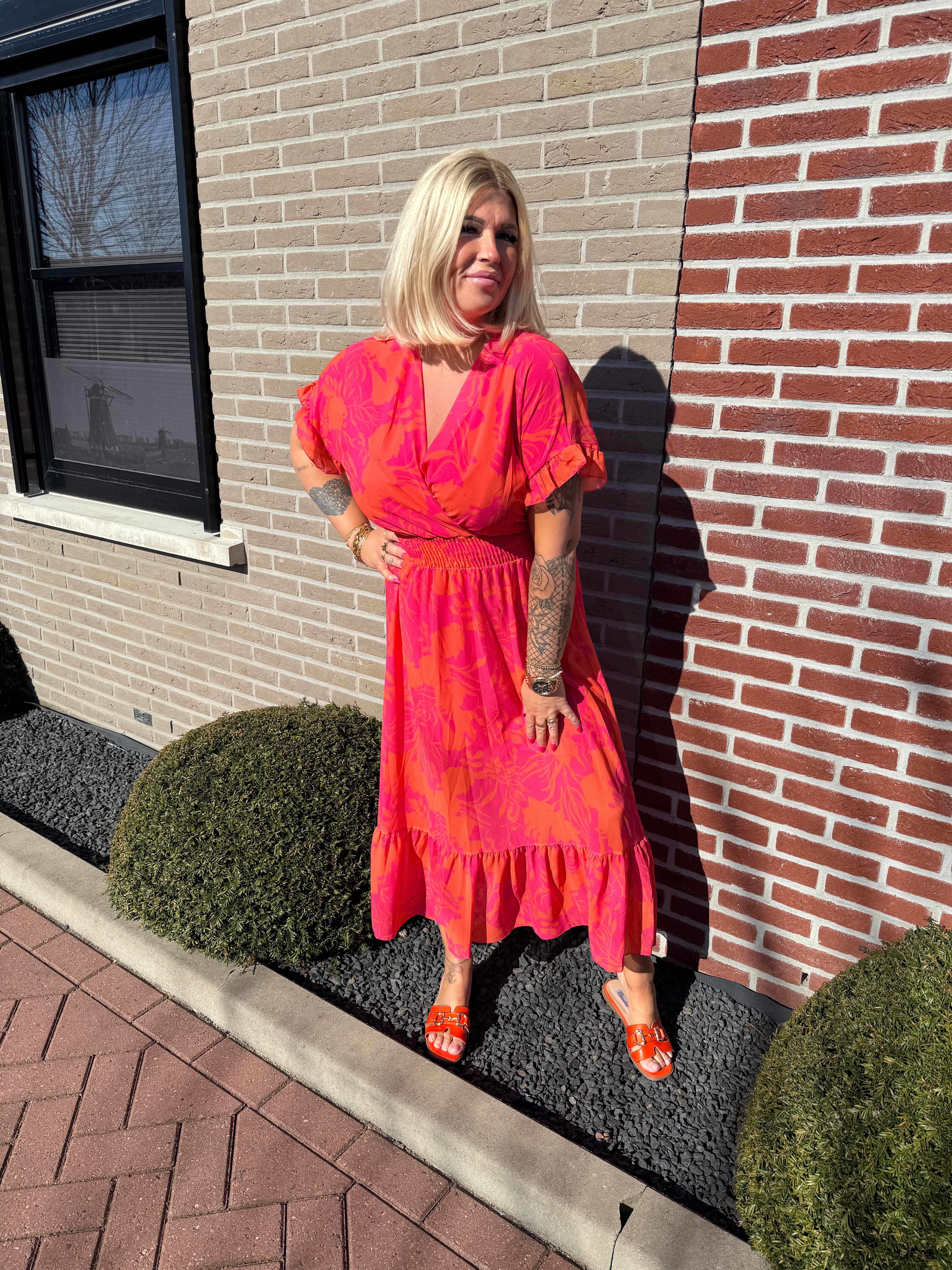 Maxi jurk roezels bloemen oranje/roze