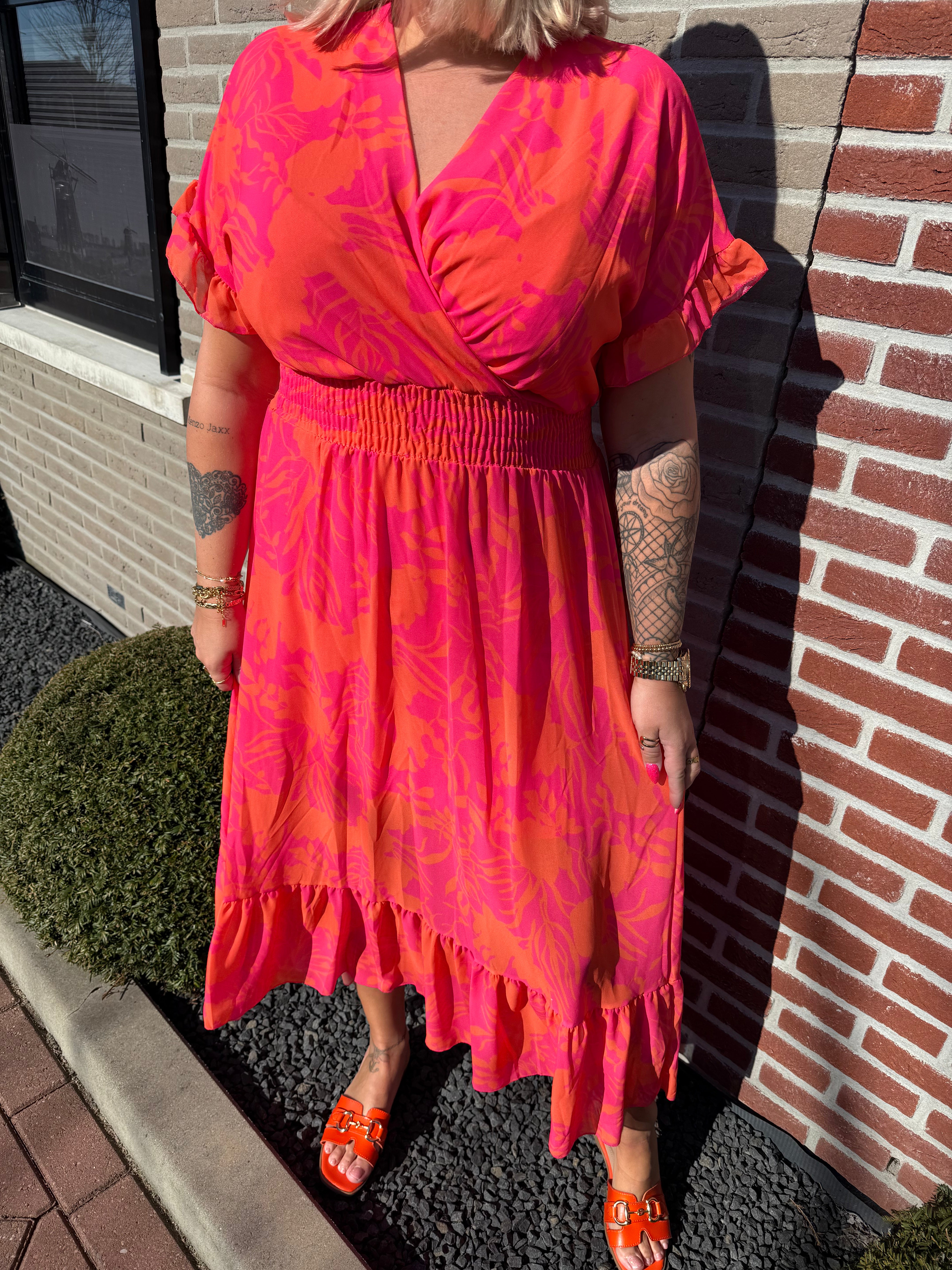 Maxi jurk roezels bloemen oranje/roze