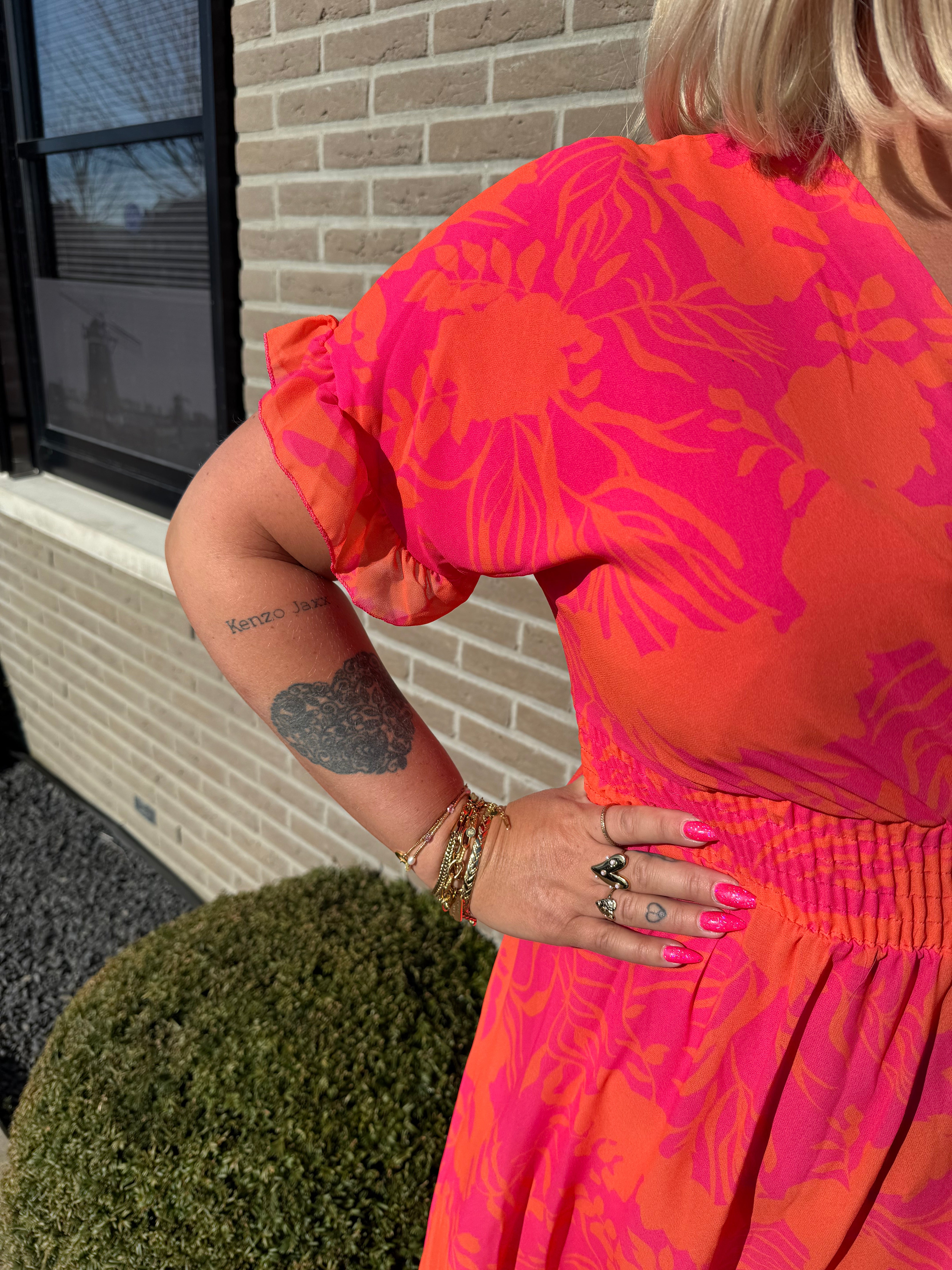 Maxi jurk roezels bloemen oranje/roze