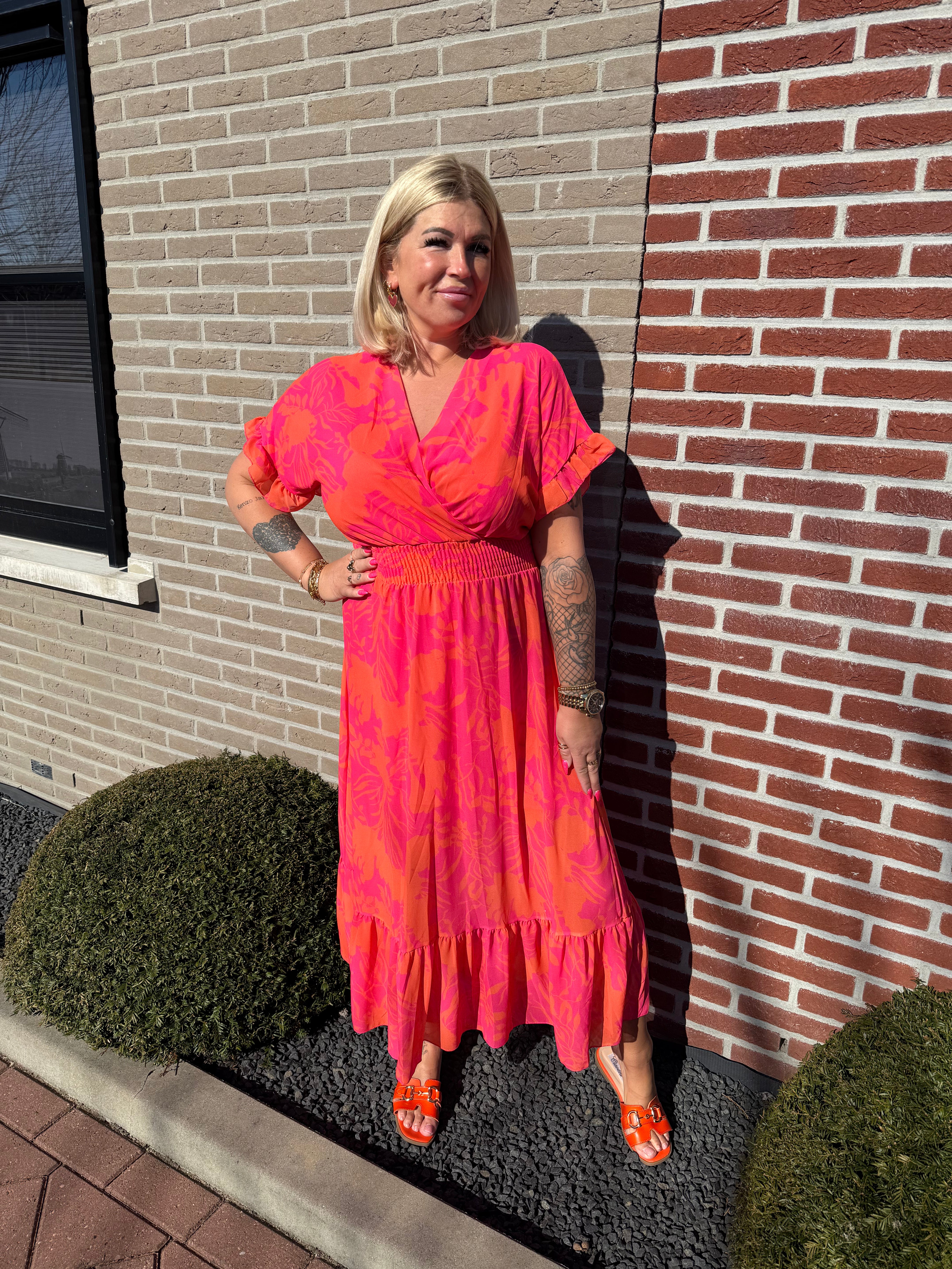 Maxi jurk roezels bloemen oranje/roze