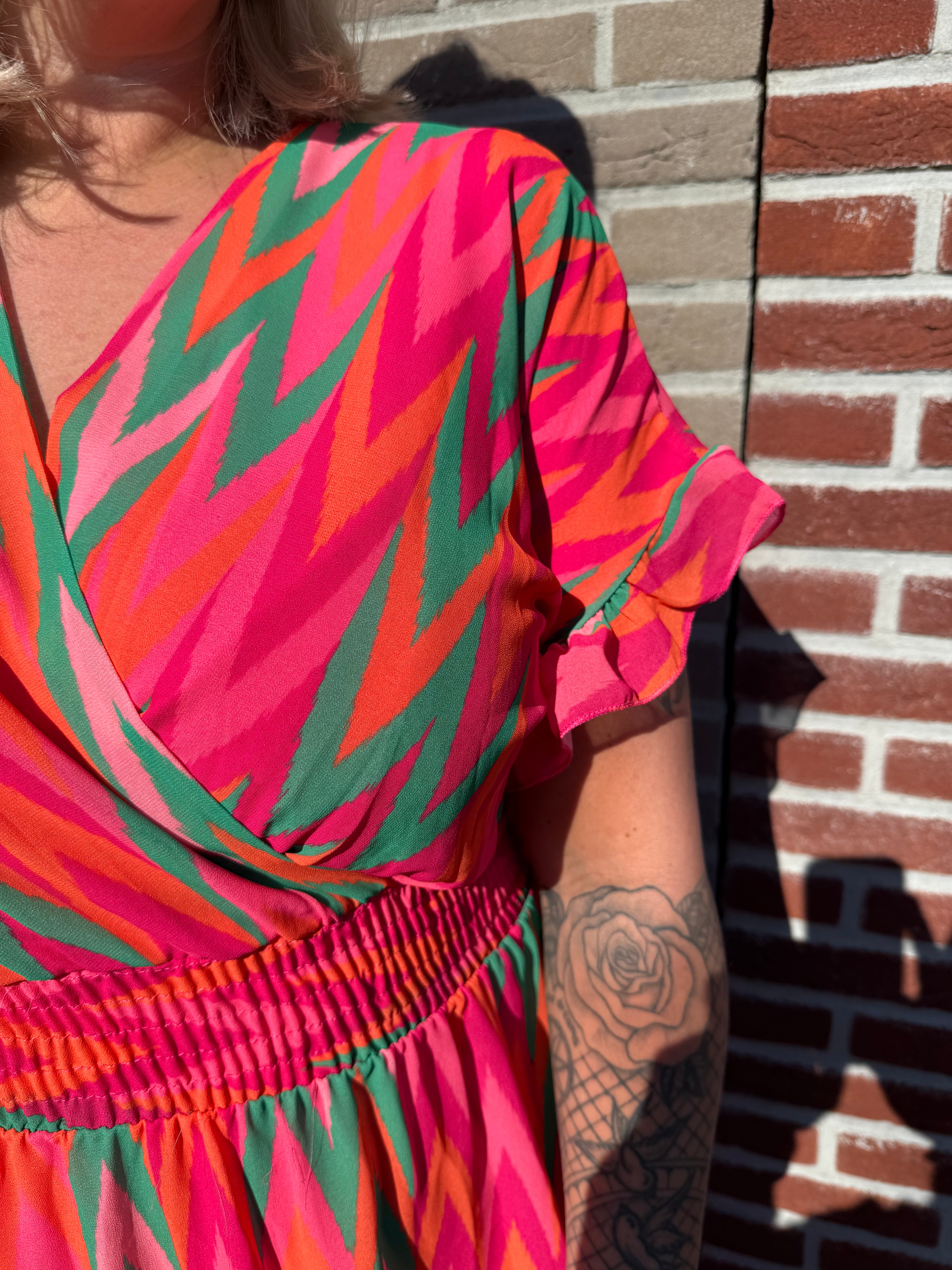 Maxi jurk roezels zigzag fuchsia/groen