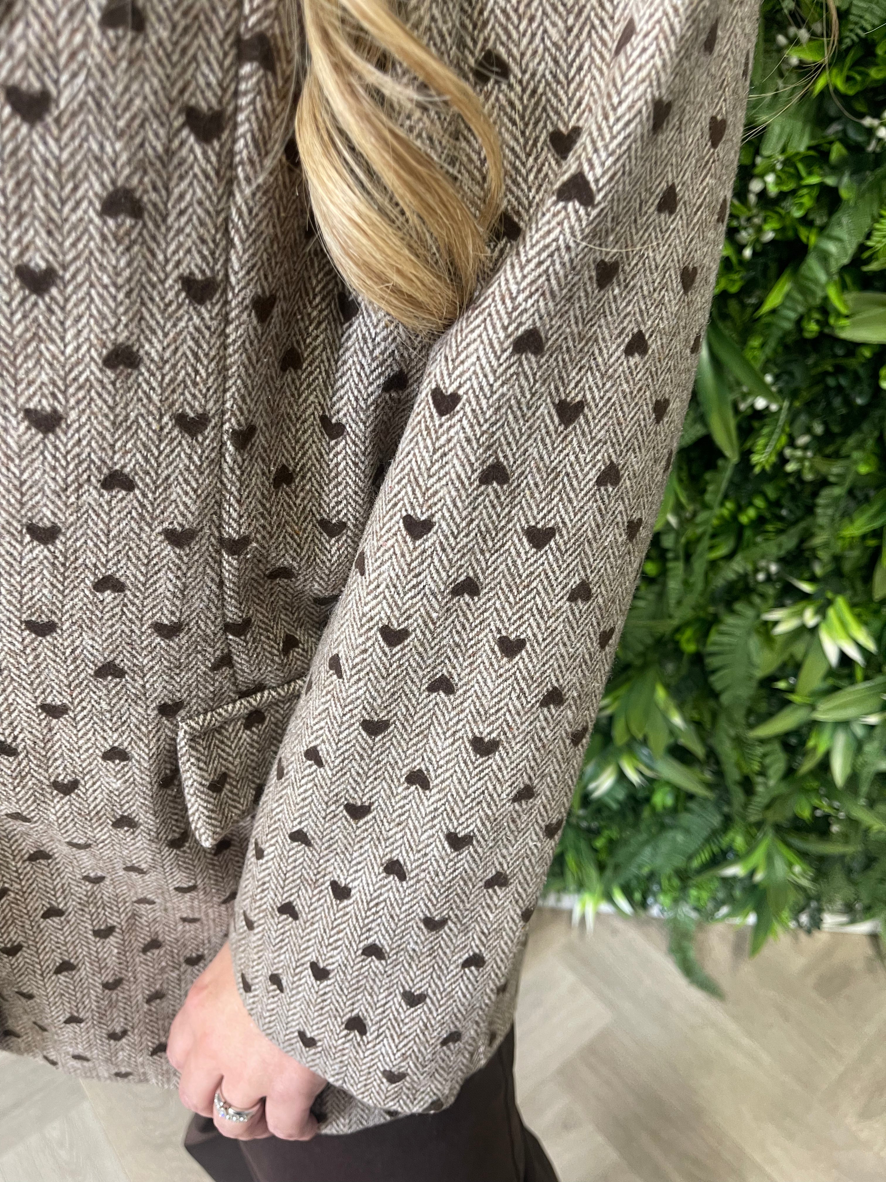 Blazer vissengraat met hartjes lichtbruin