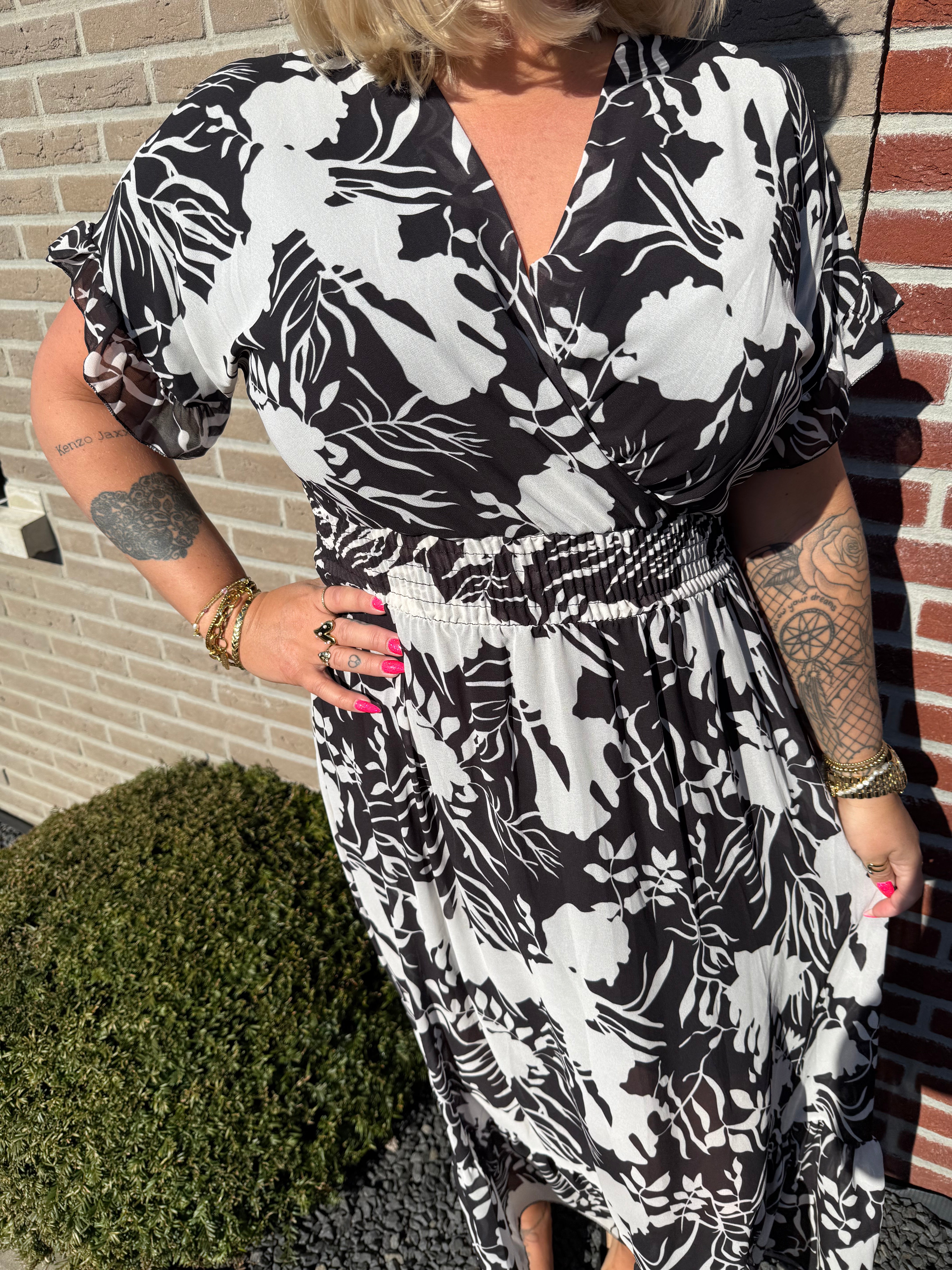 Maxi jurk roezels bloemen zwart/wit