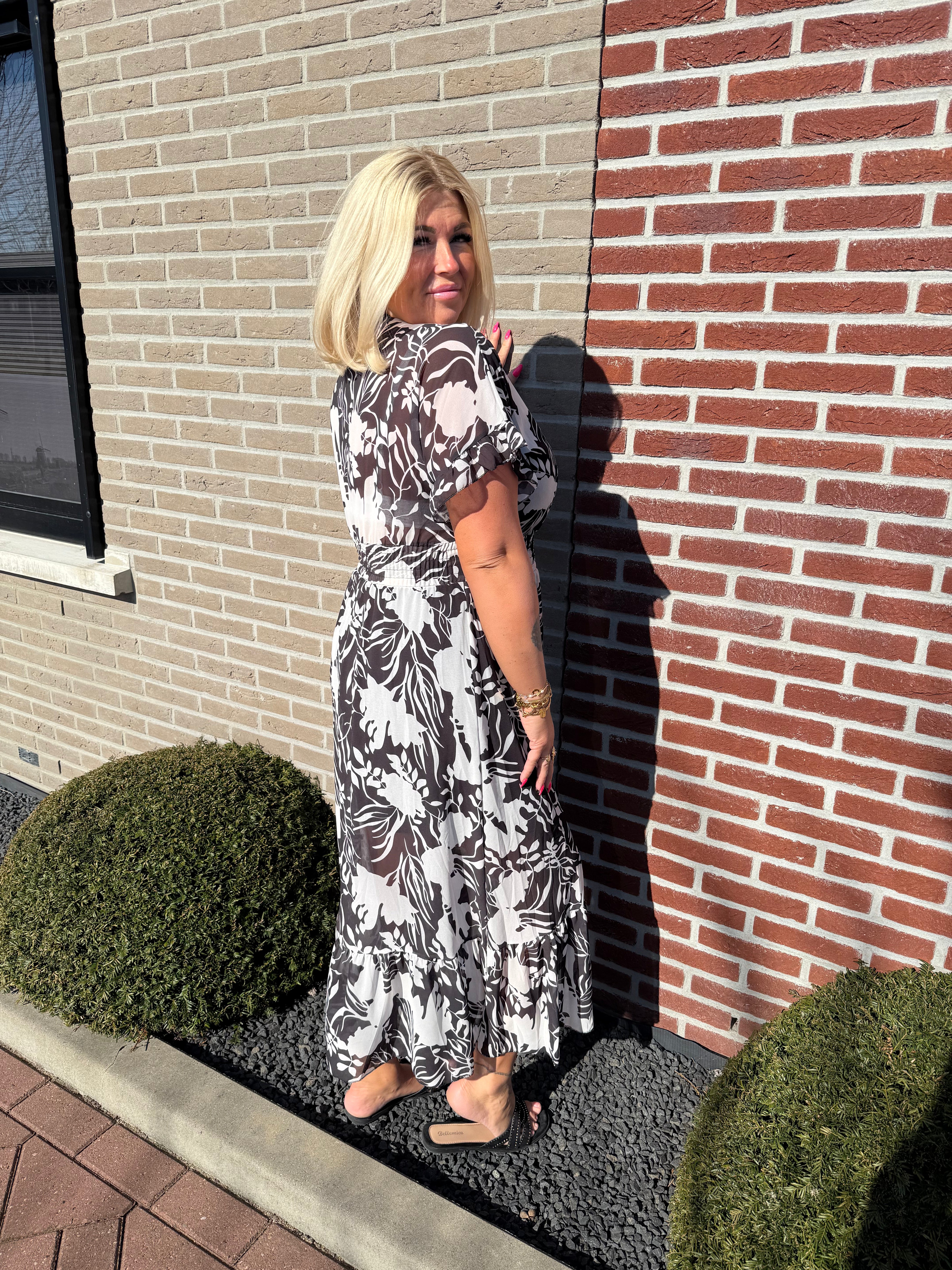 Maxi jurk roezels bloemen zwart/wit