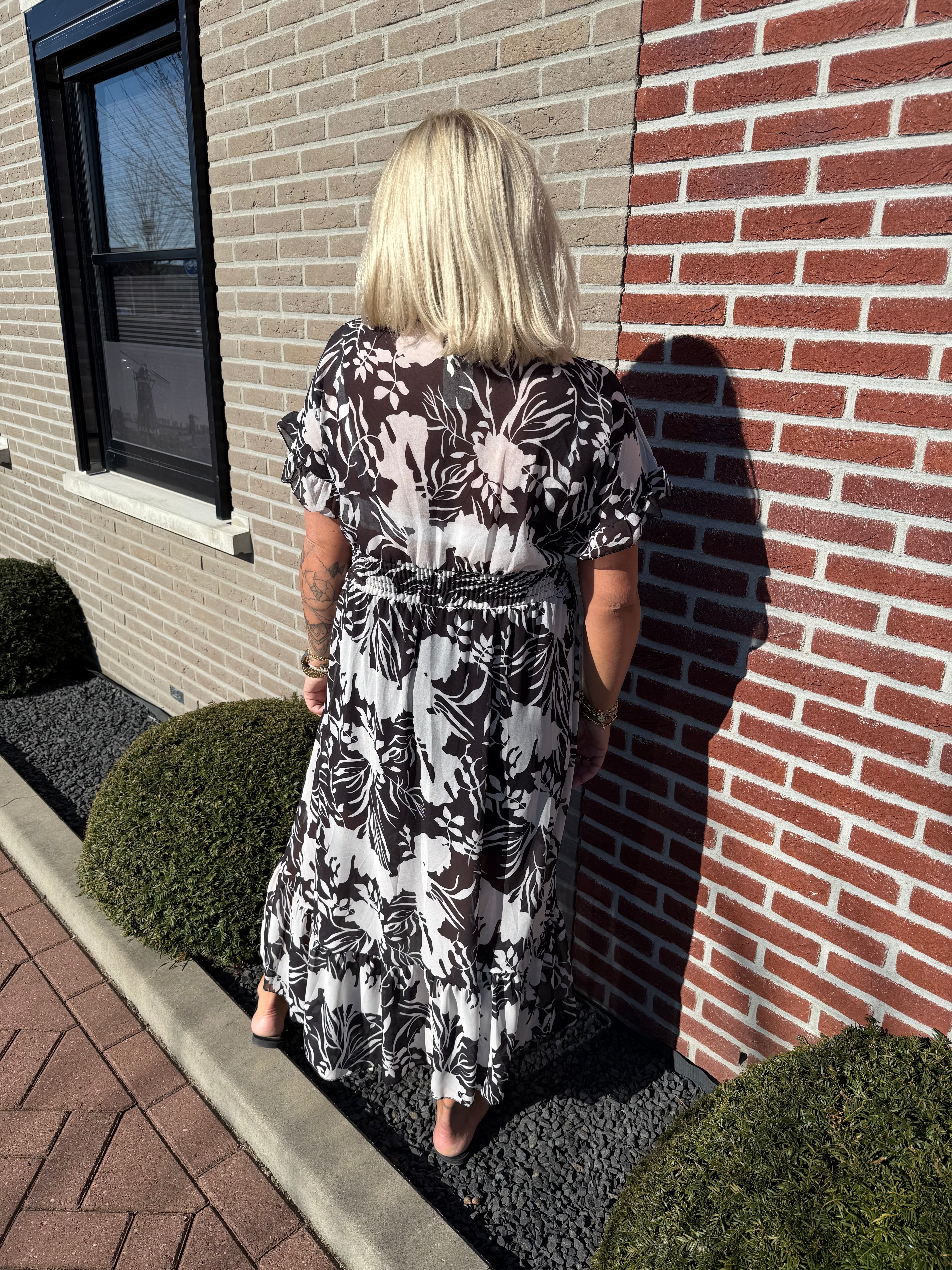 Maxi jurk roezels bloemen zwart/wit
