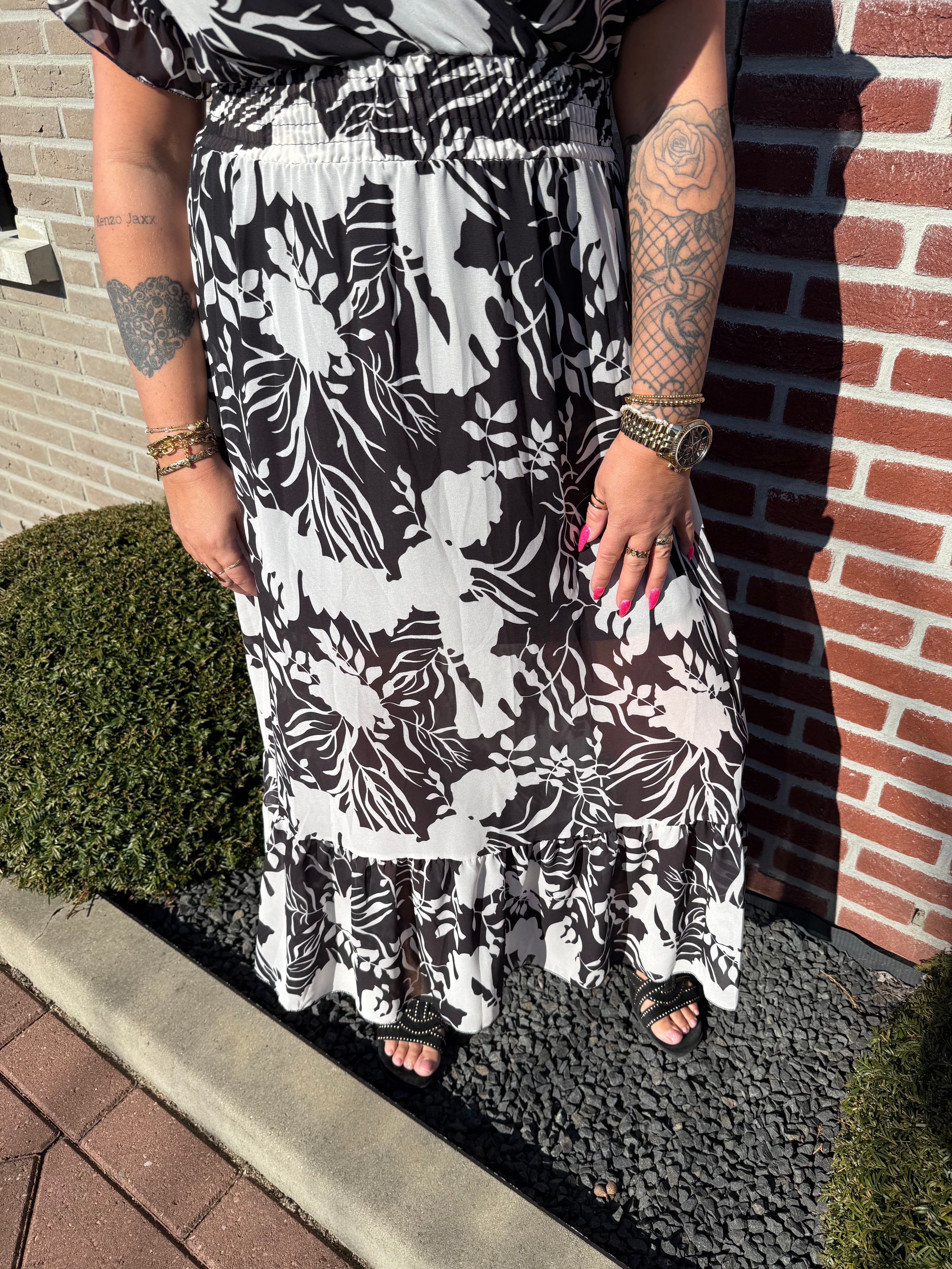 Maxi jurk roezels bloemen zwart/wit