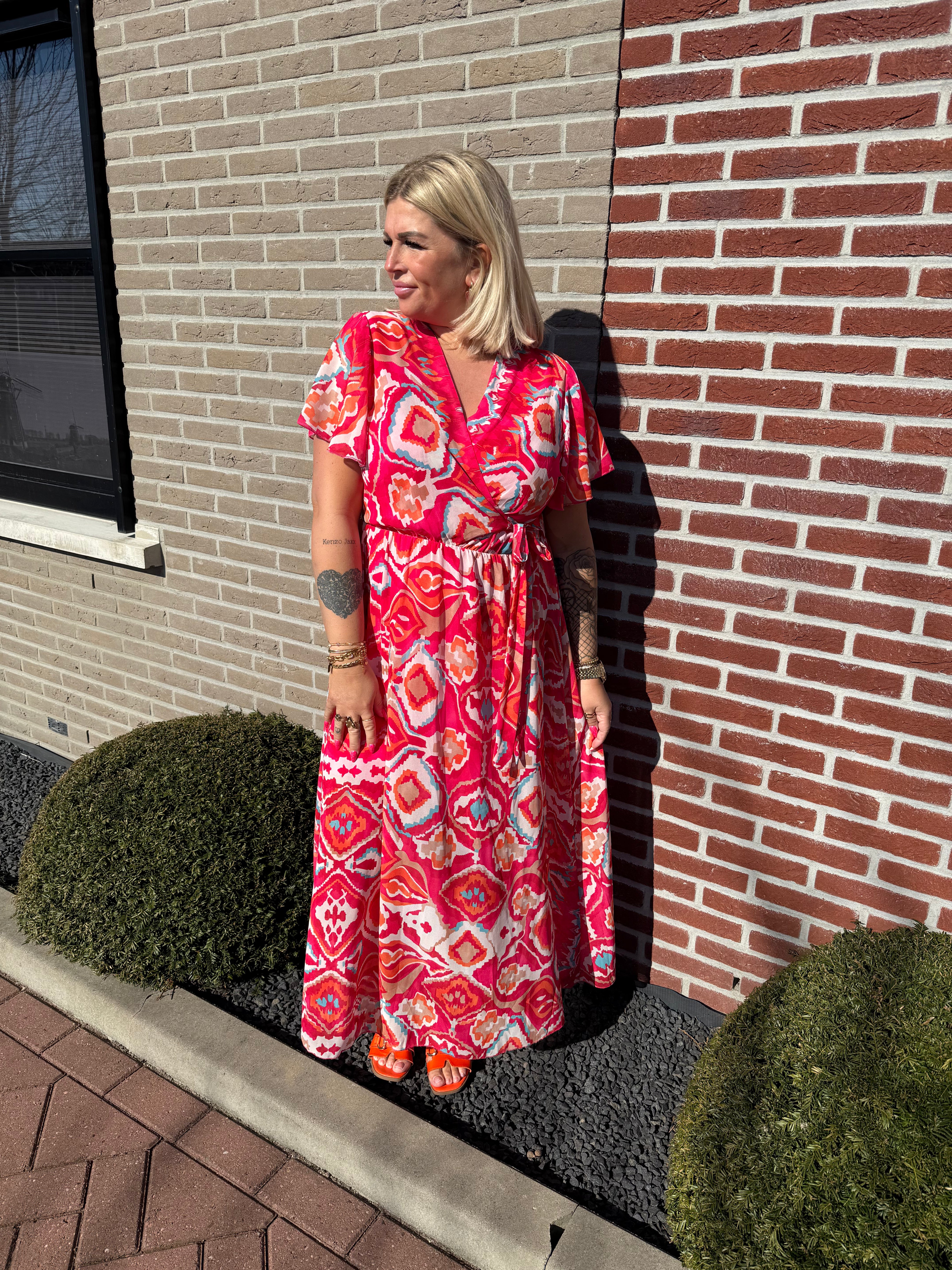 Maxi jurk met strik print wave patroon roze/rood
