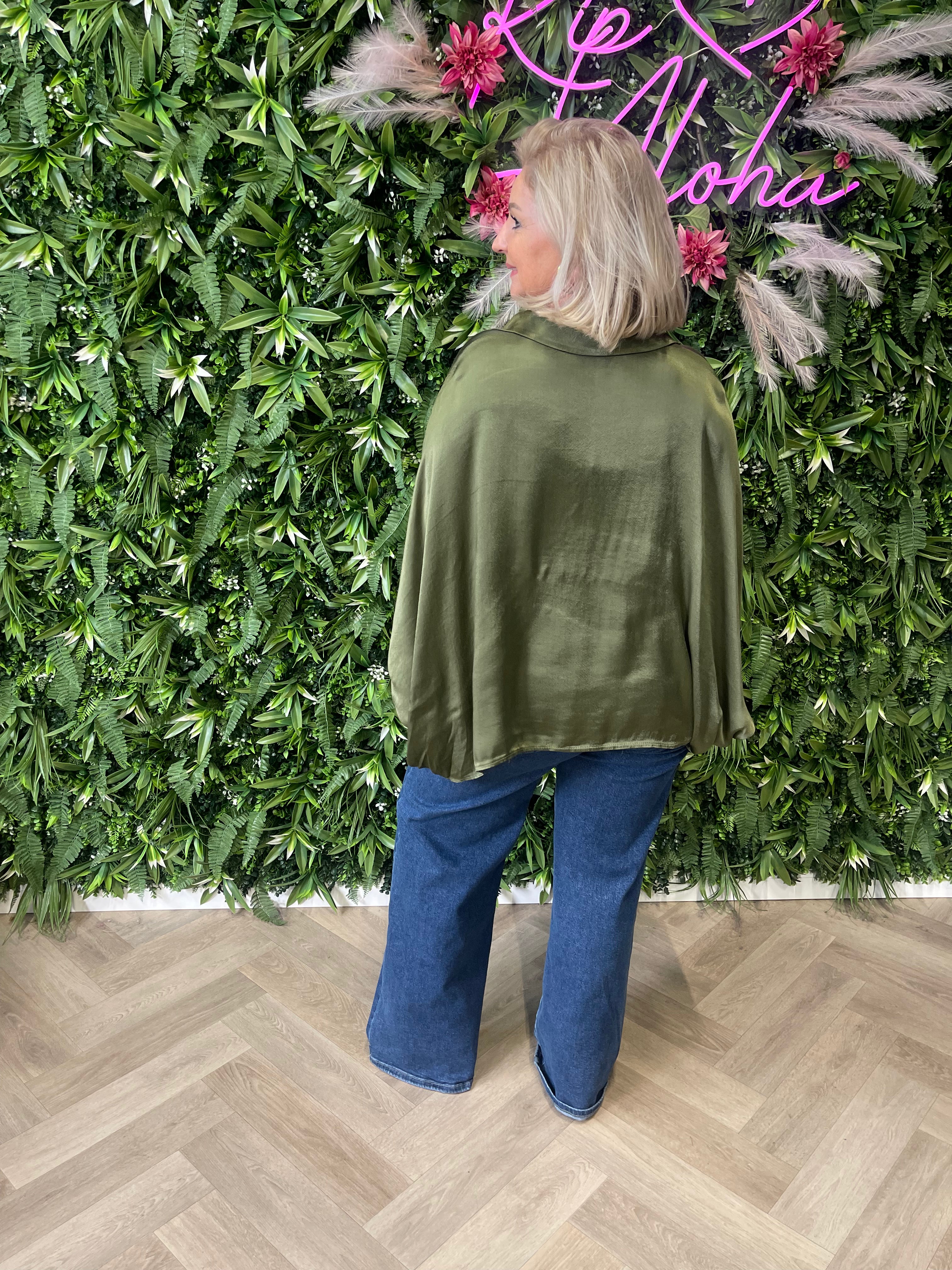 Silky blouse pofmouwen legergroen