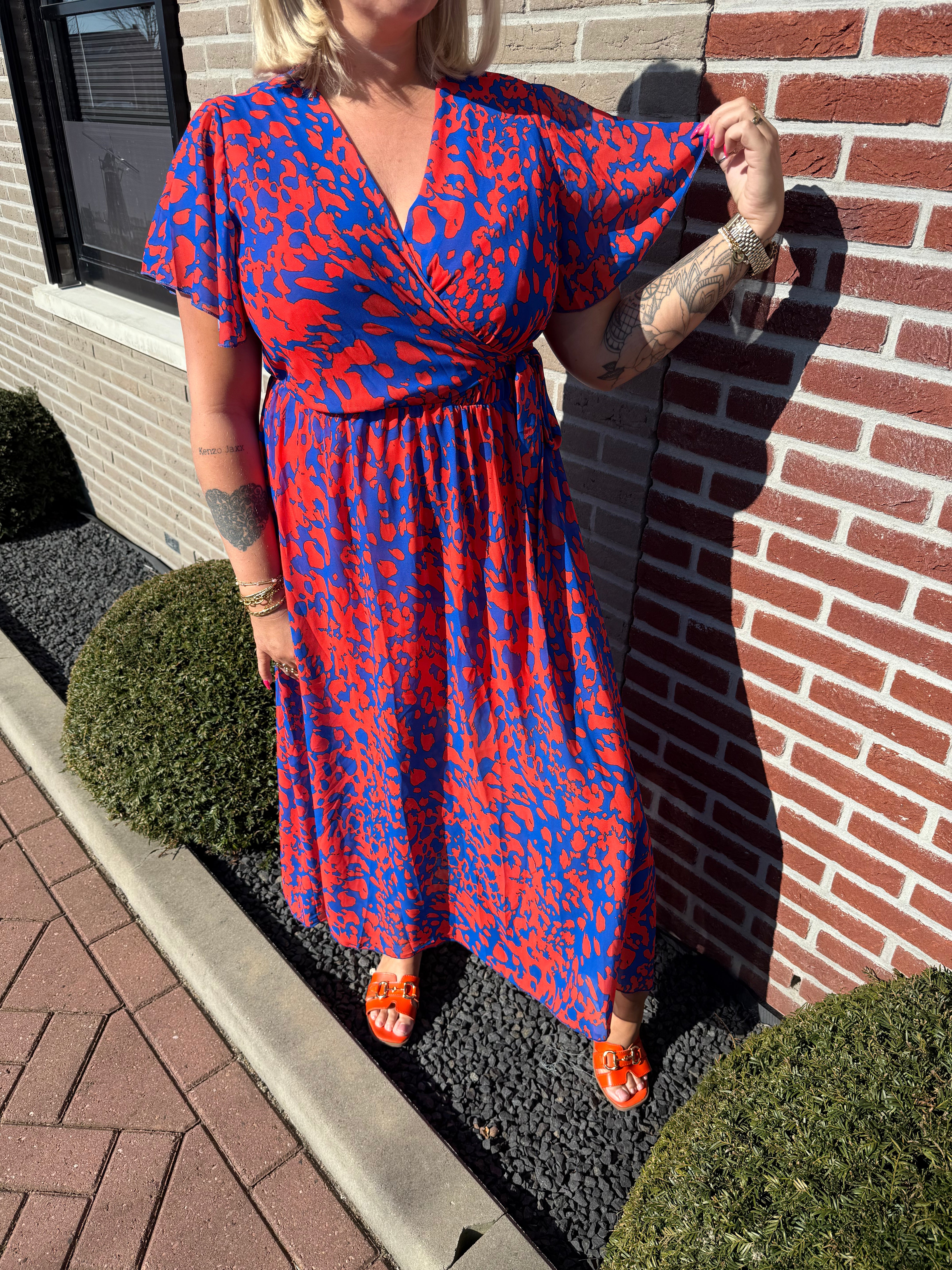 Maxi jurk met strik print gevlekt oranje/blauw