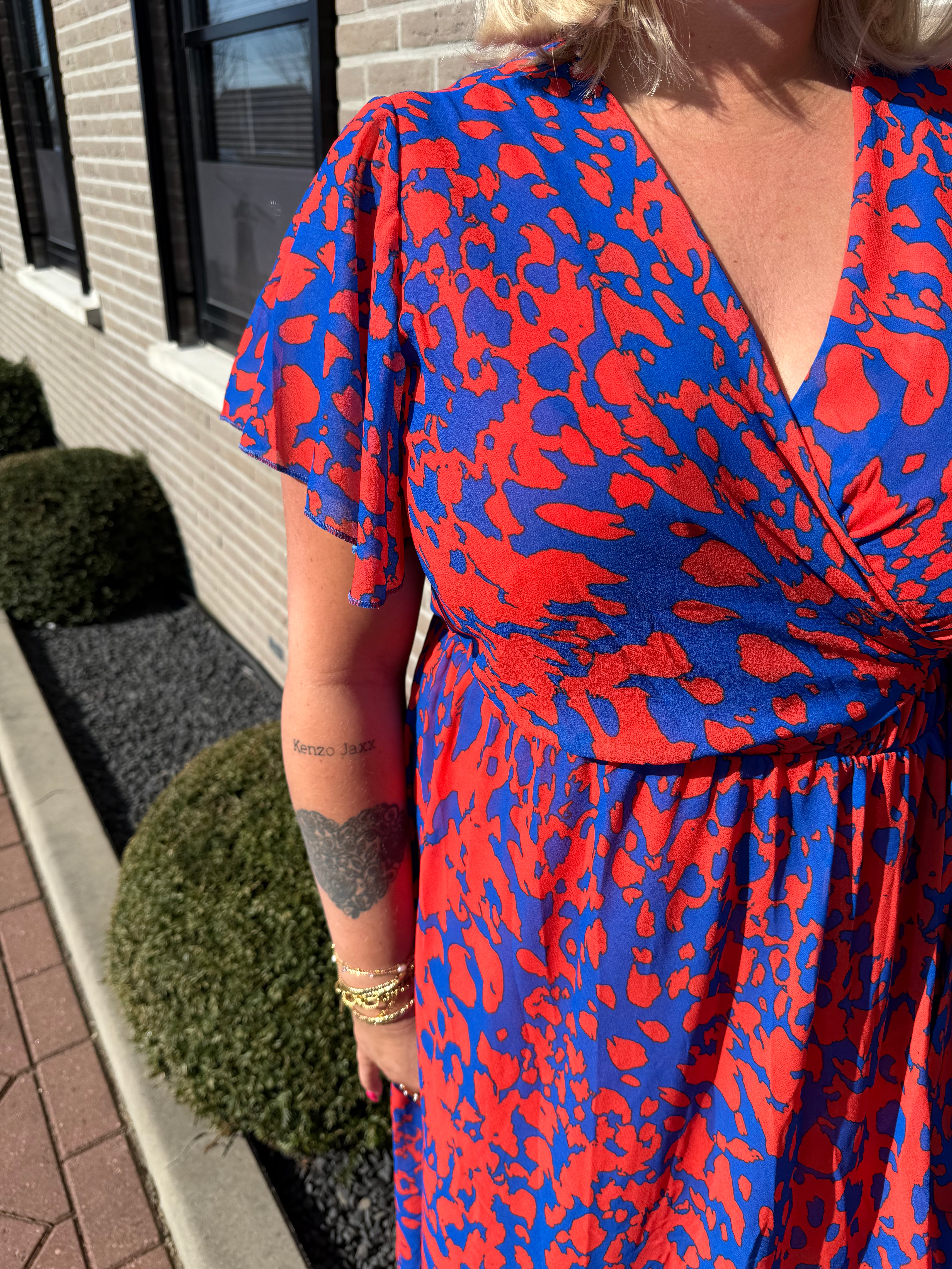 Maxi jurk met strik print gevlekt oranje/blauw
