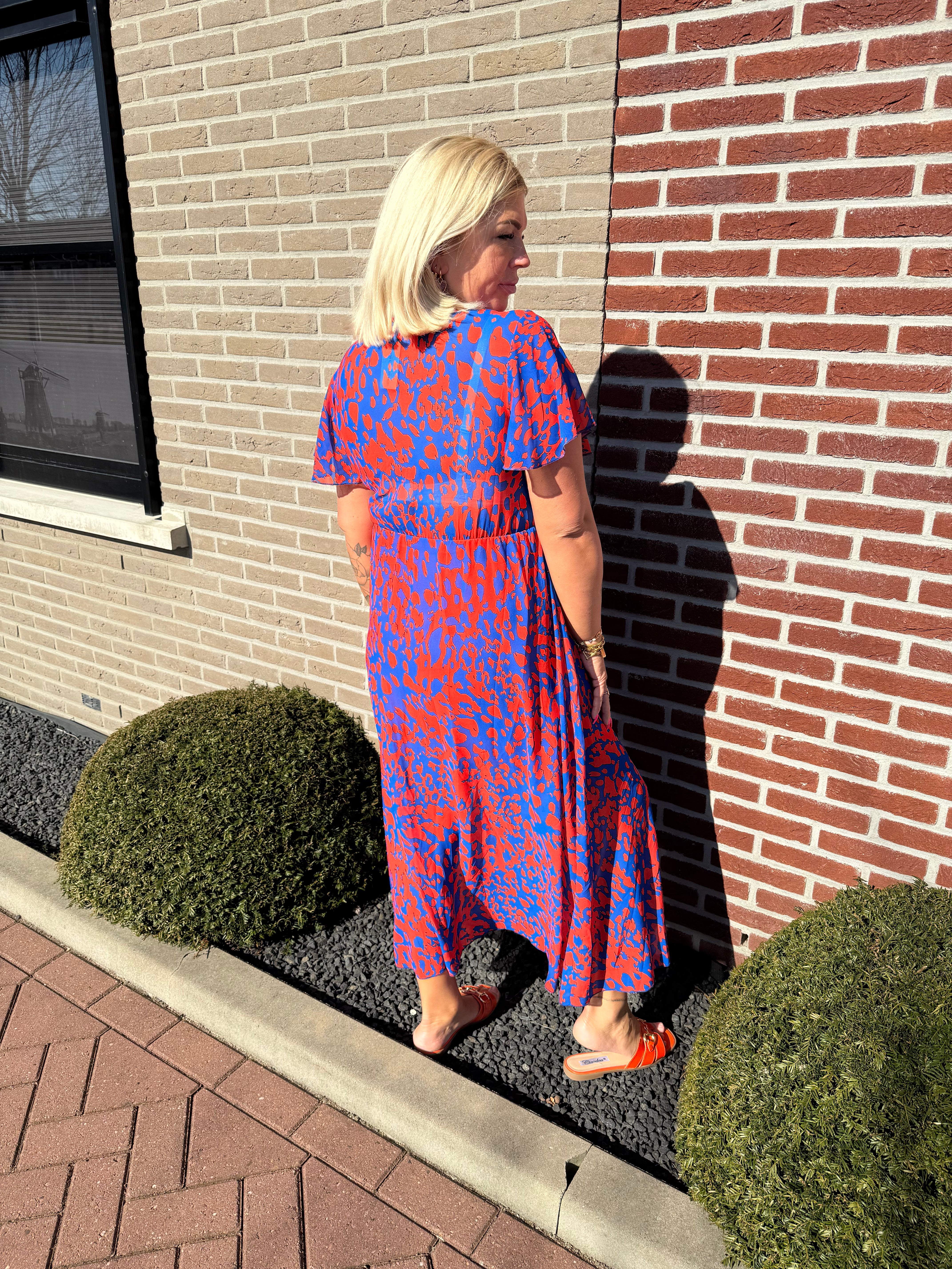 Maxi jurk met strik print gevlekt oranje/blauw