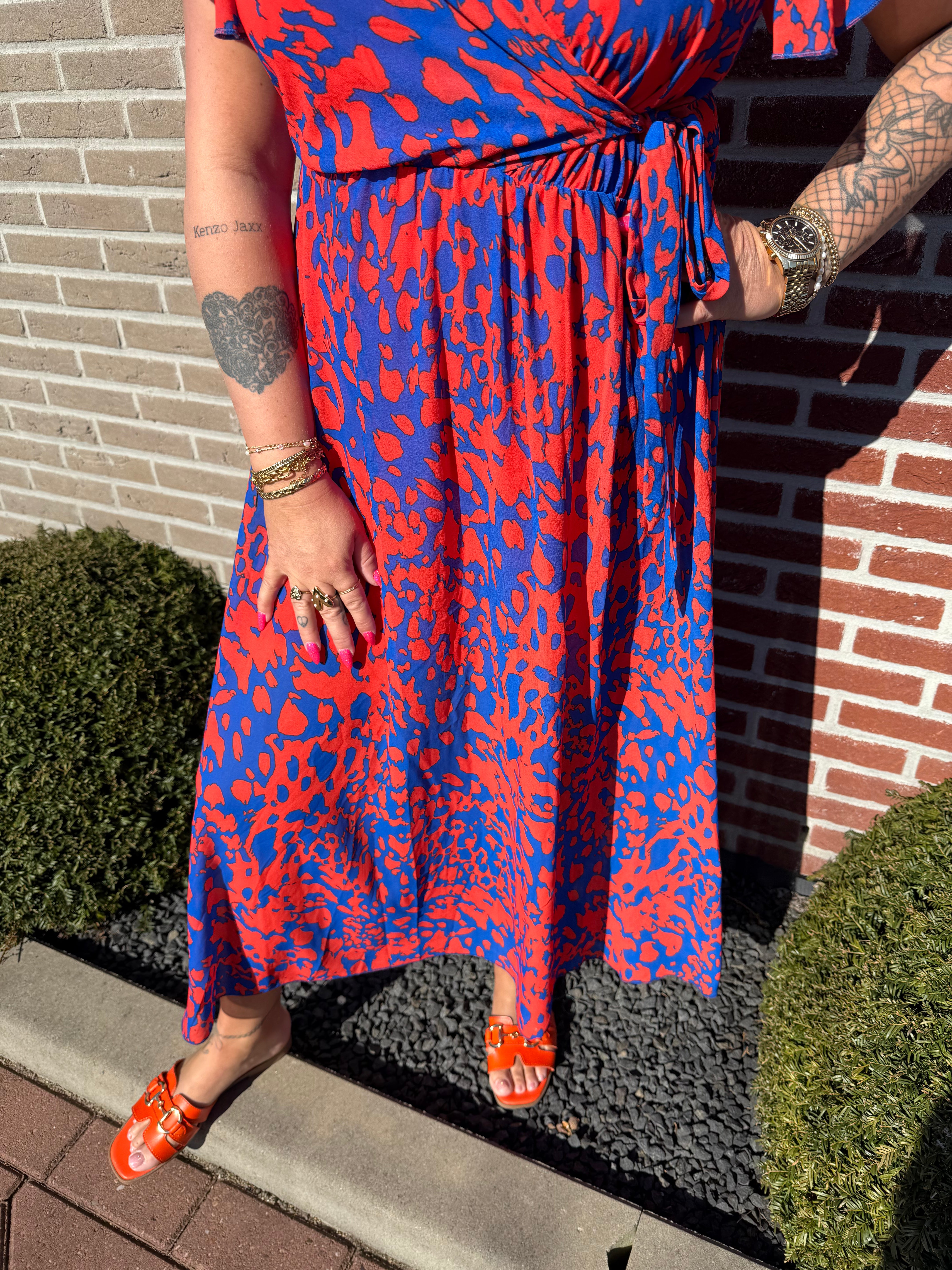 Maxi jurk met strik print gevlekt oranje/blauw