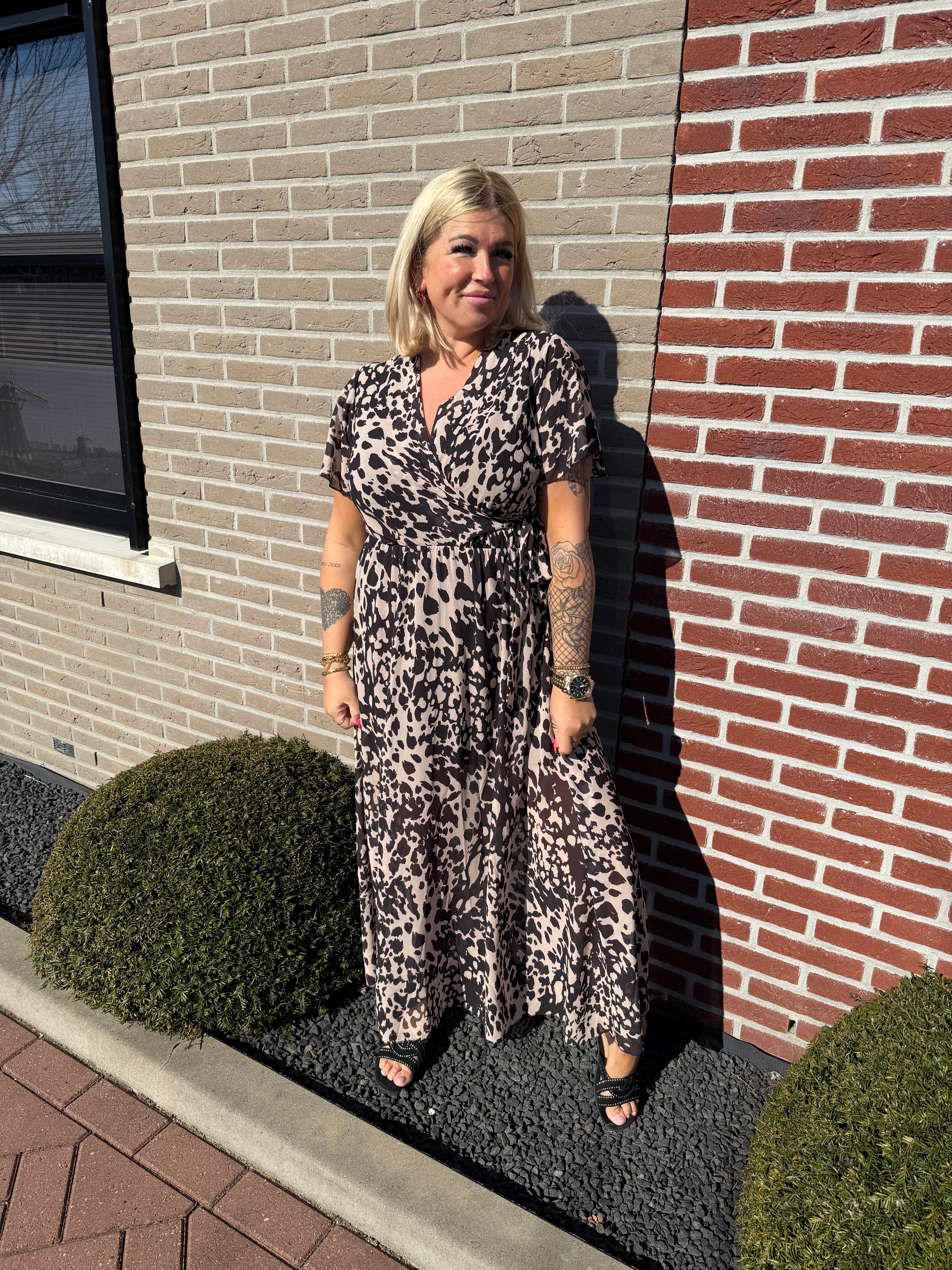 Maxi jurk met strik print gevlekt zwart/beige
