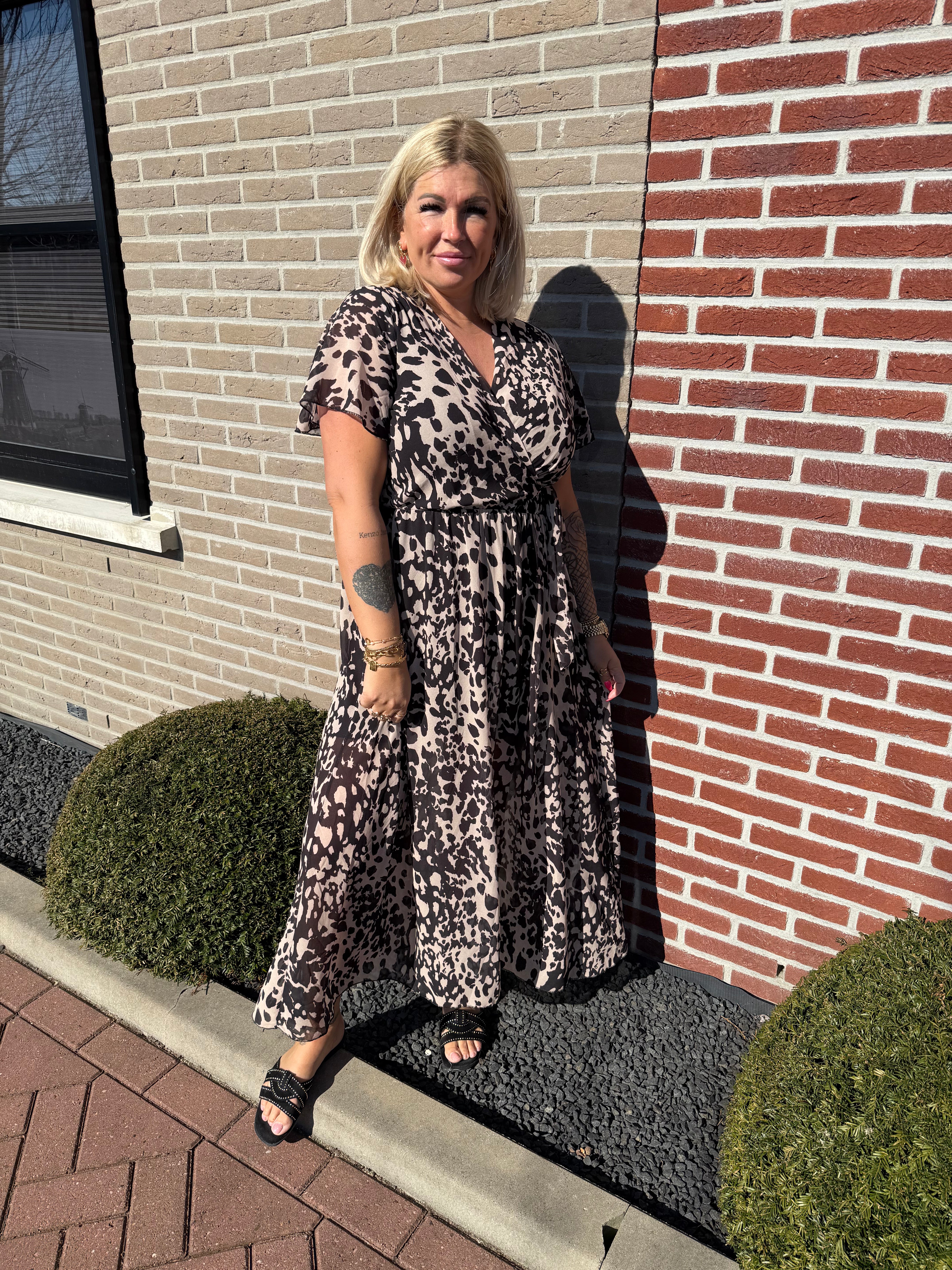 Maxi jurk met strik print gevlekt zwart/beige