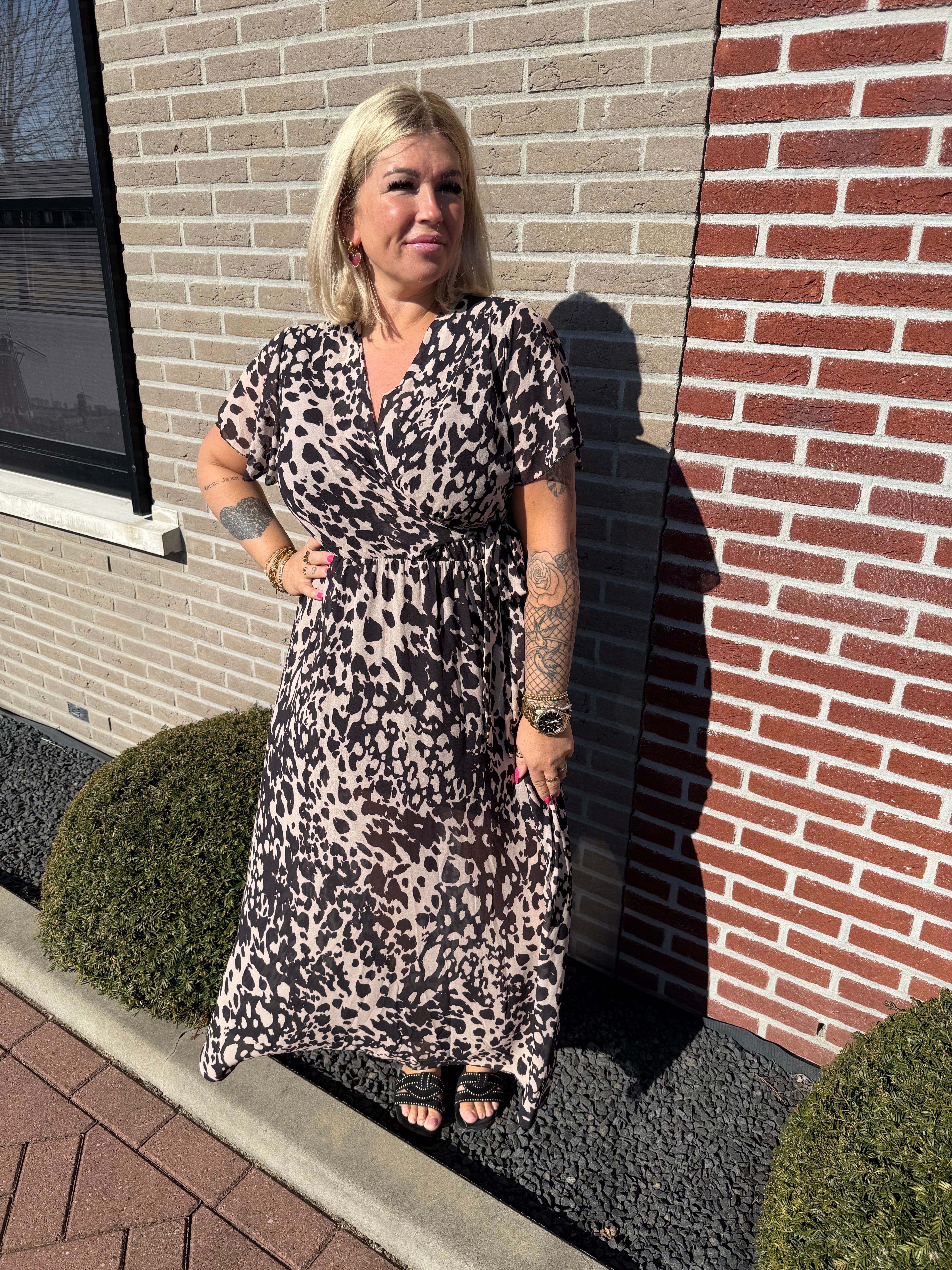 Maxi jurk met strik print gevlekt zwart/beige