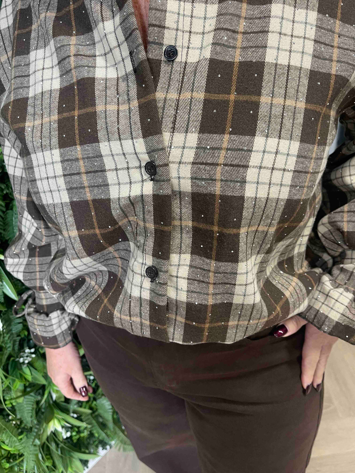 Blouse ruit strass met strikjes aan de mouwen bruin