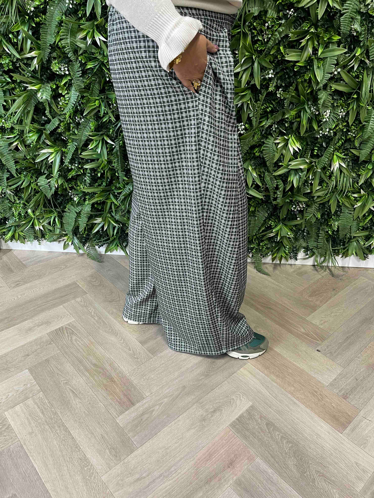 Pantalon met plooi ruitpatroon groen