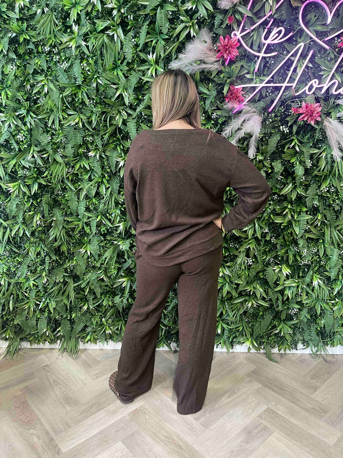 Tweedelig glitterset met sierknopen donkerbruin
