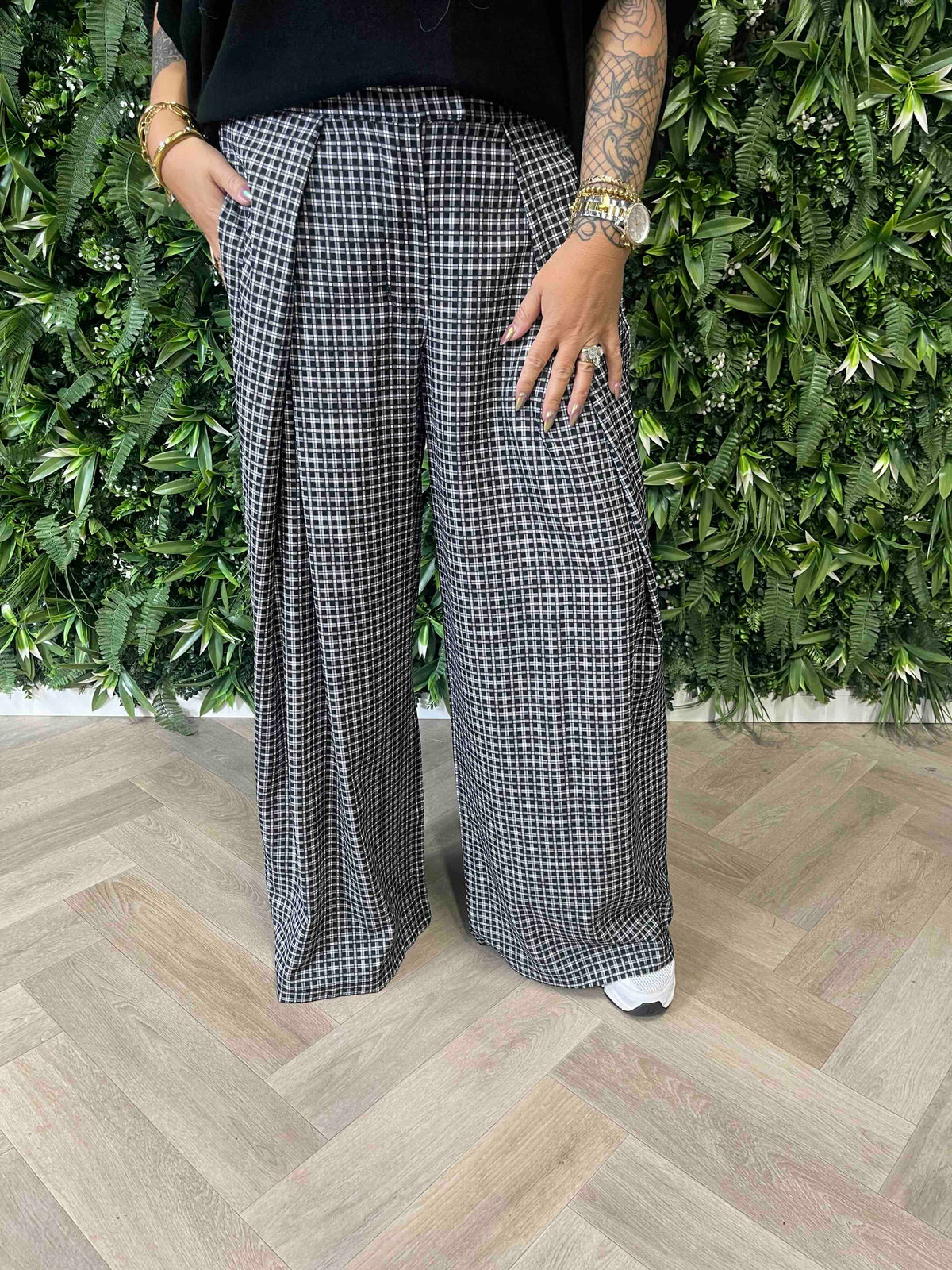 Pantalon met plooi ruitpatroon zwart