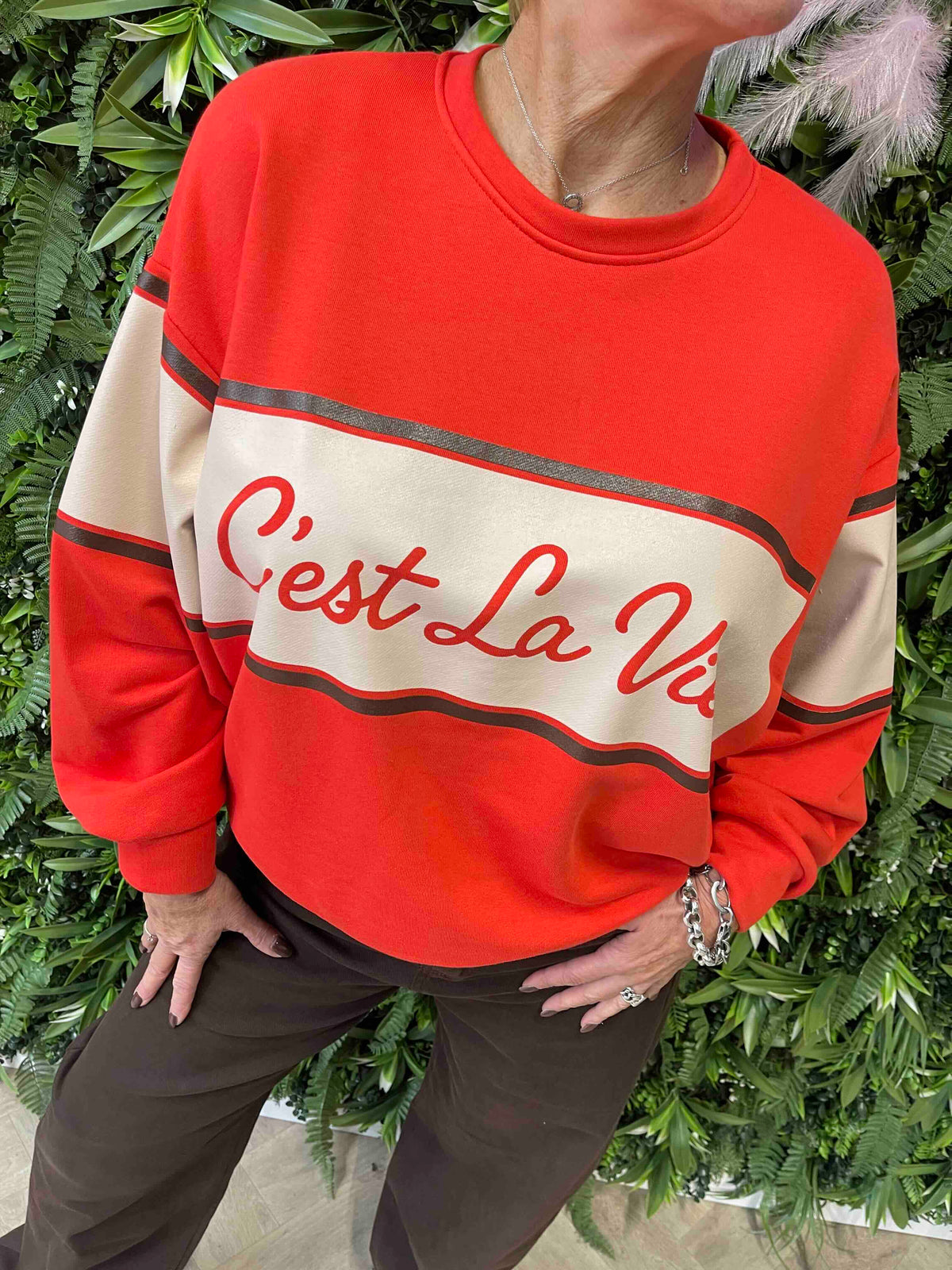 Sweater cest la vie brede streep oranje