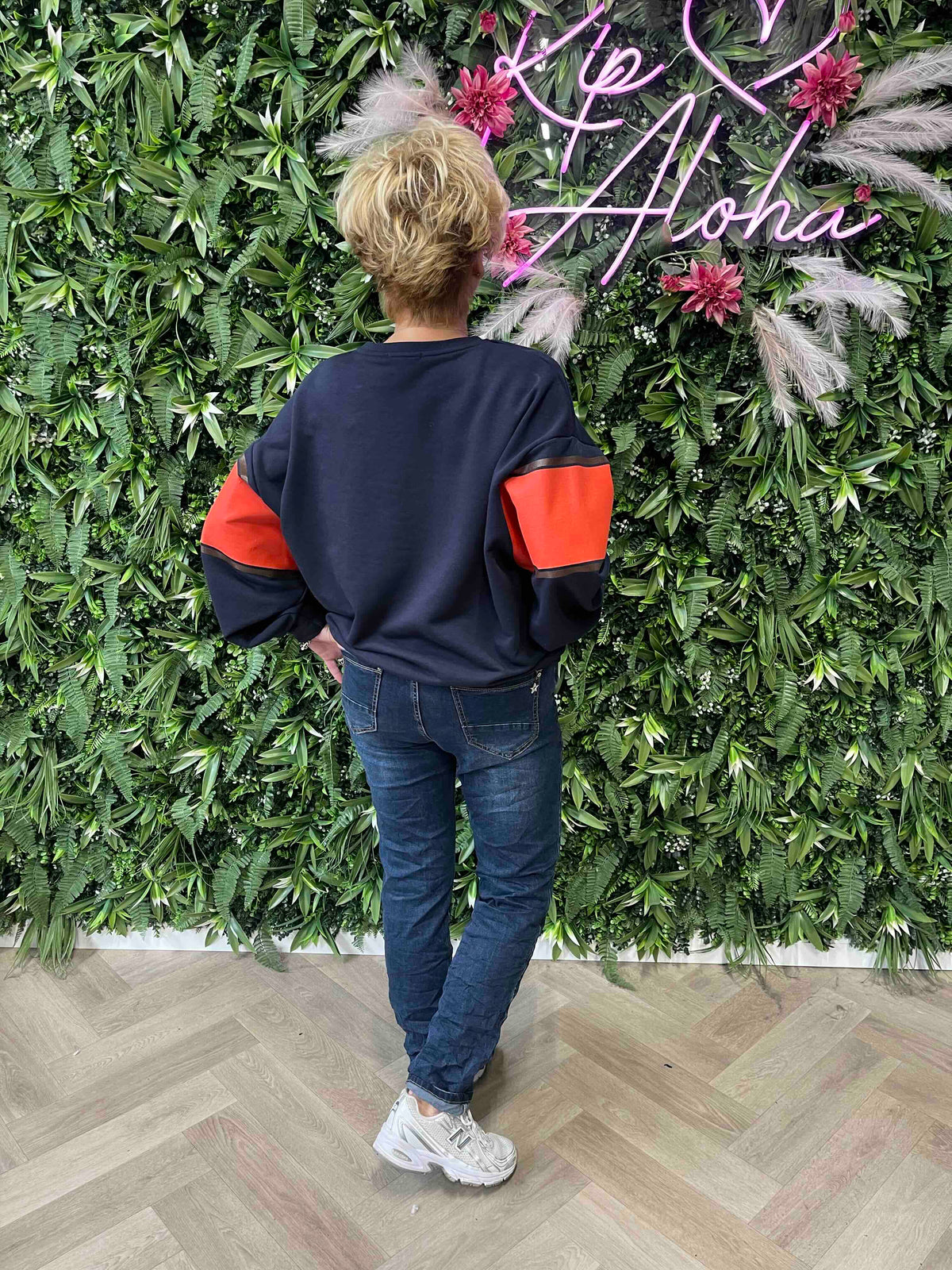 Sweater cest la vie brede streep marineblauw