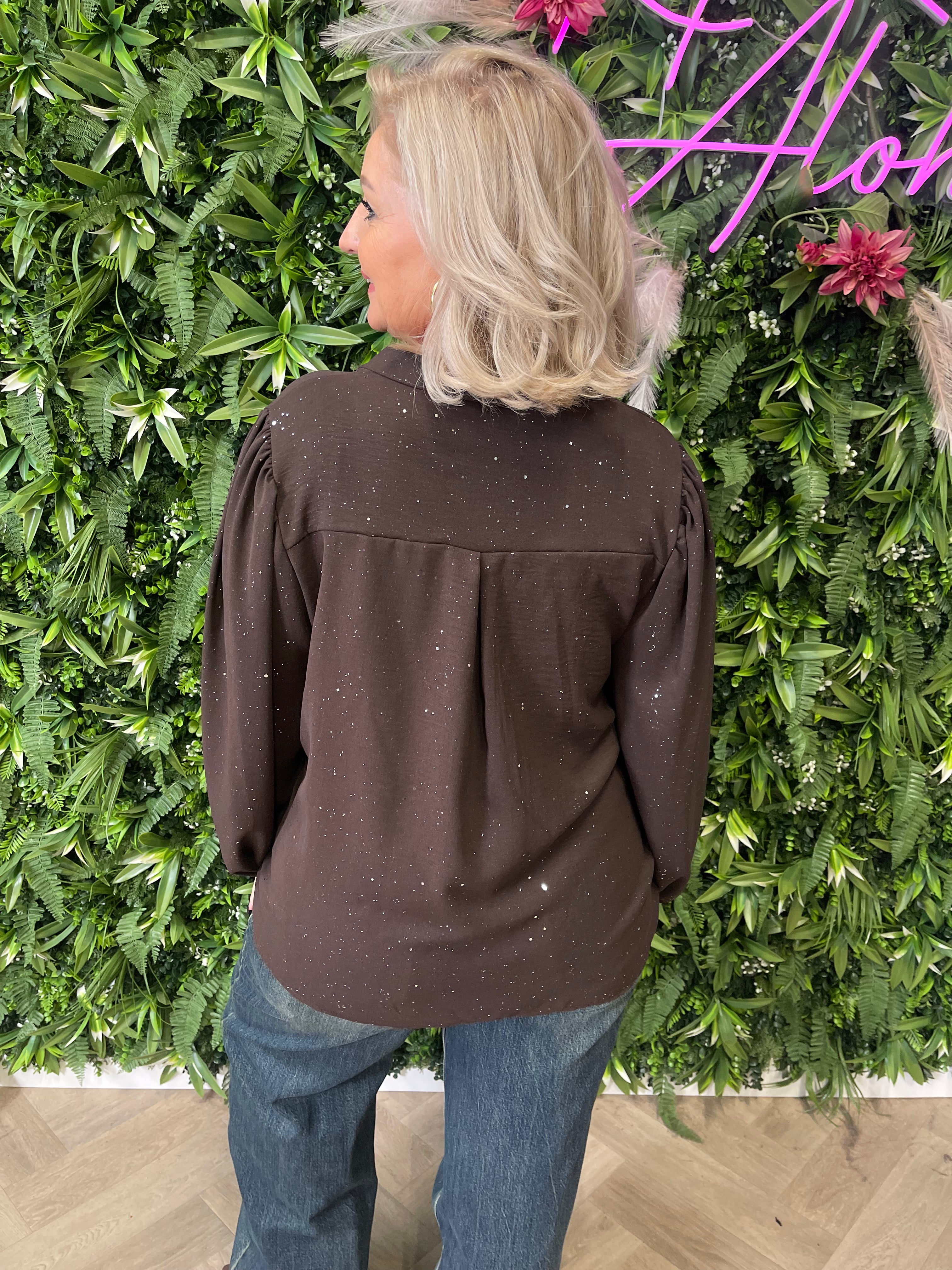 Blouse roezel met pofmouwen glitter donkerbruin